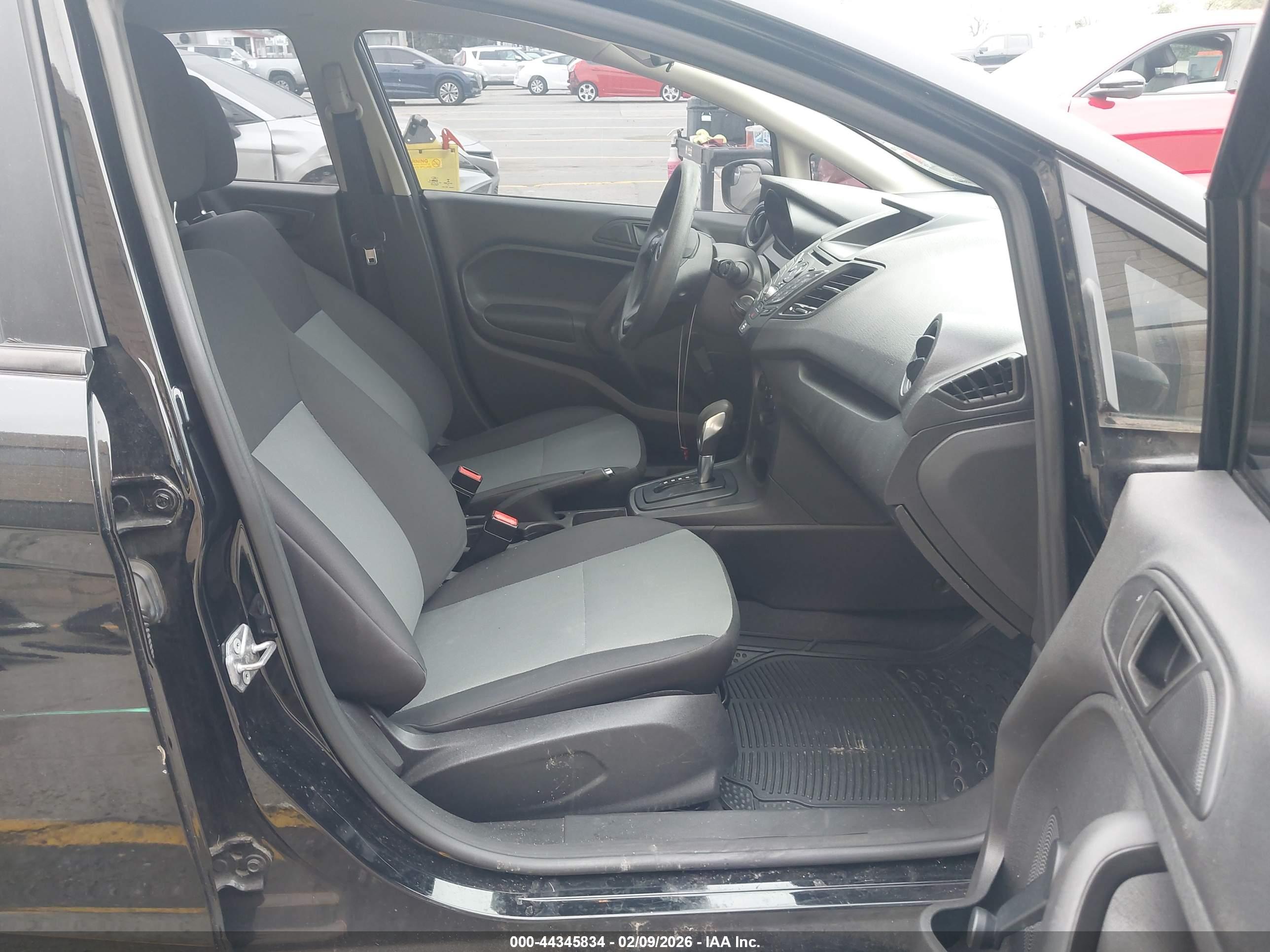 FORD FIESTA image 5