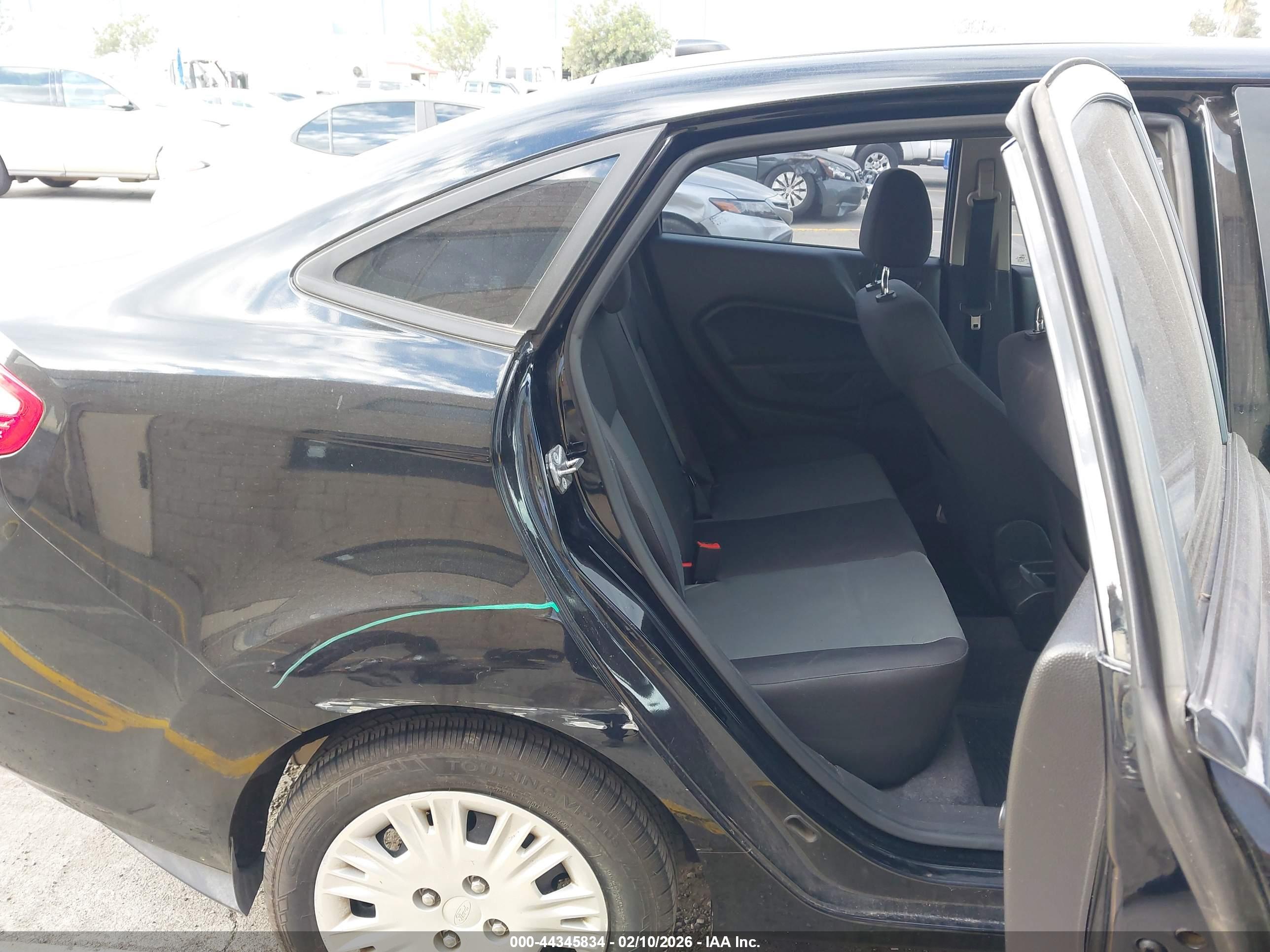 FORD FIESTA image 8