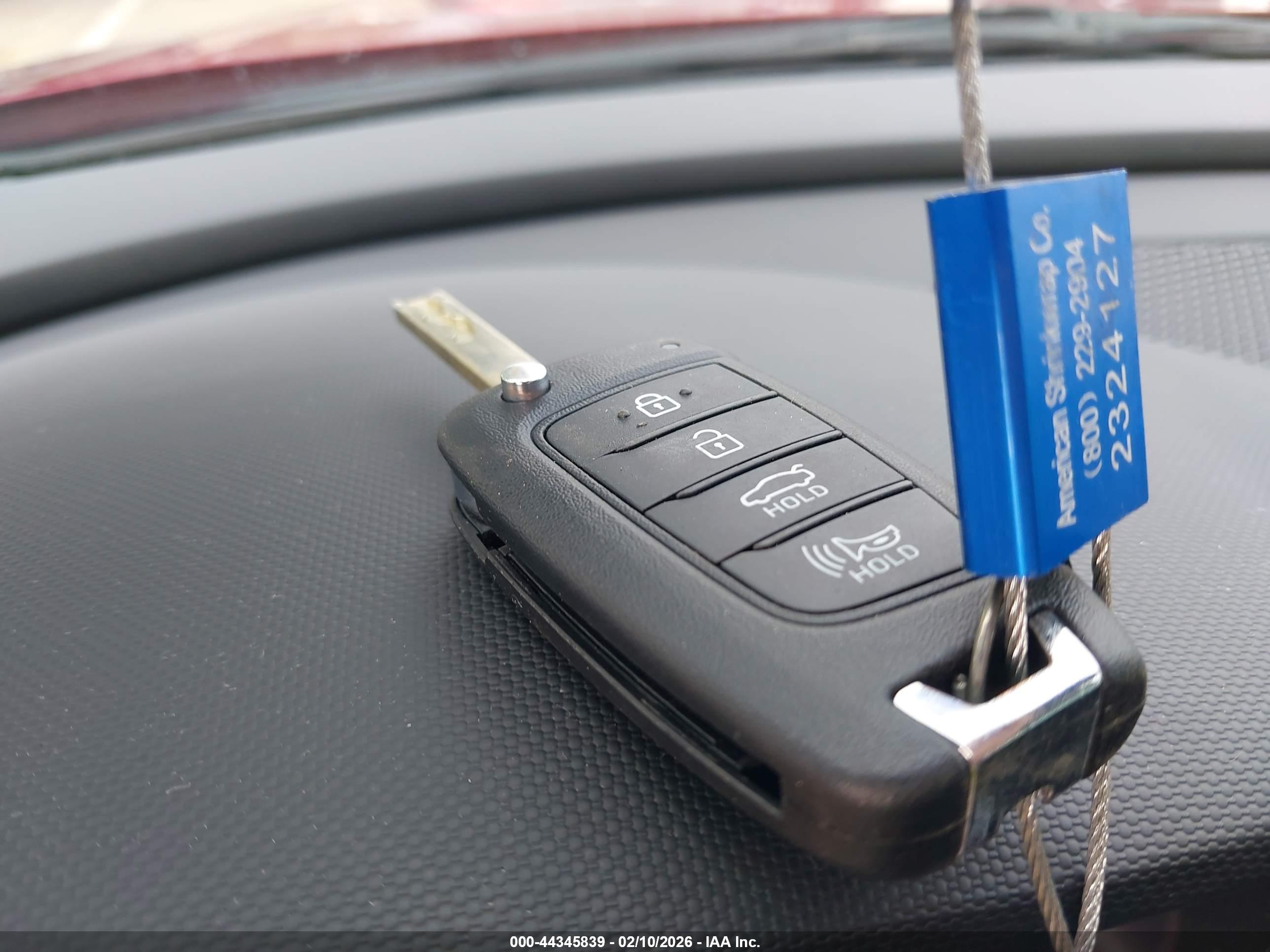 HYUNDAI ELANTRA image 11
