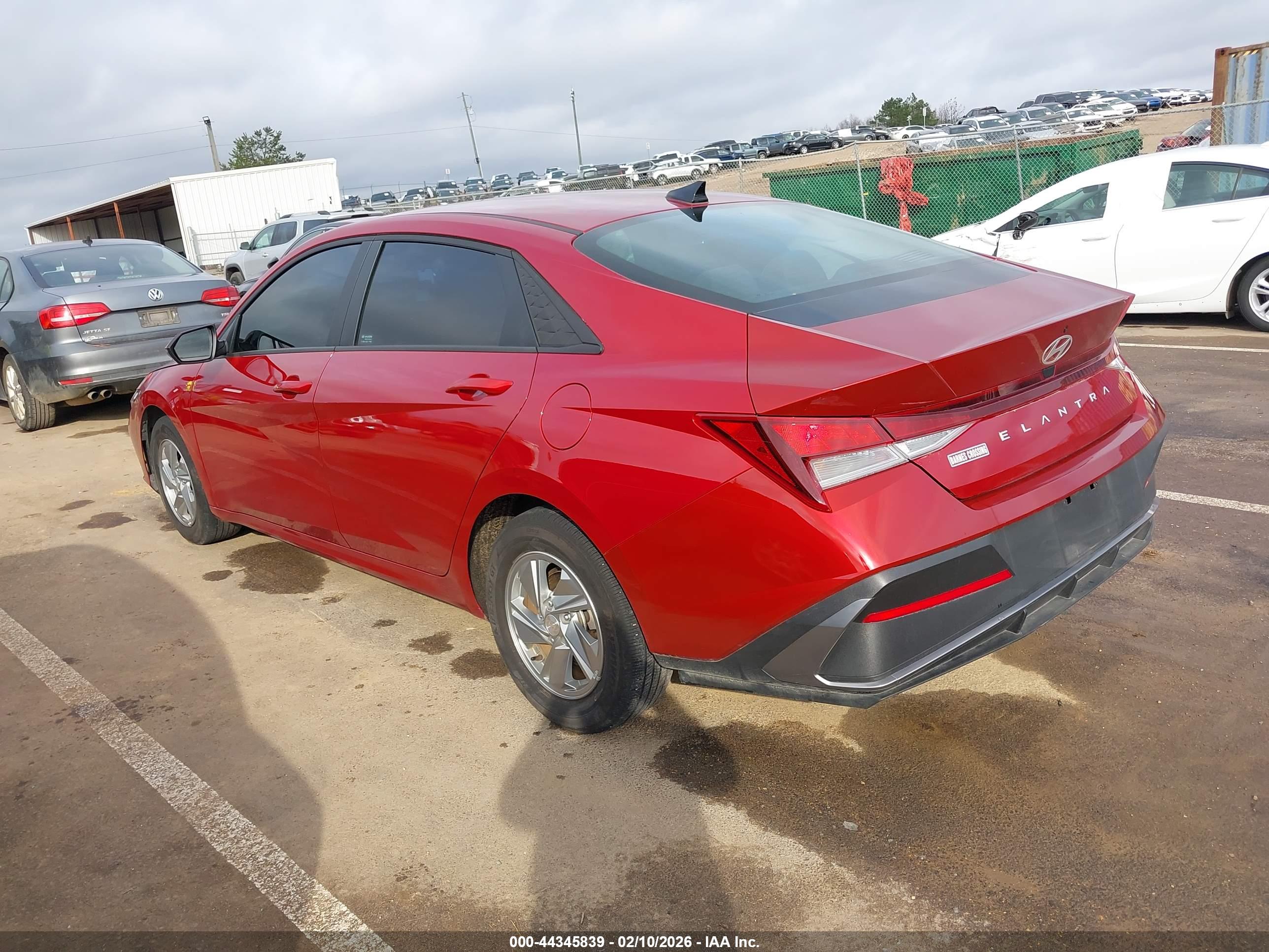 HYUNDAI ELANTRA image 3