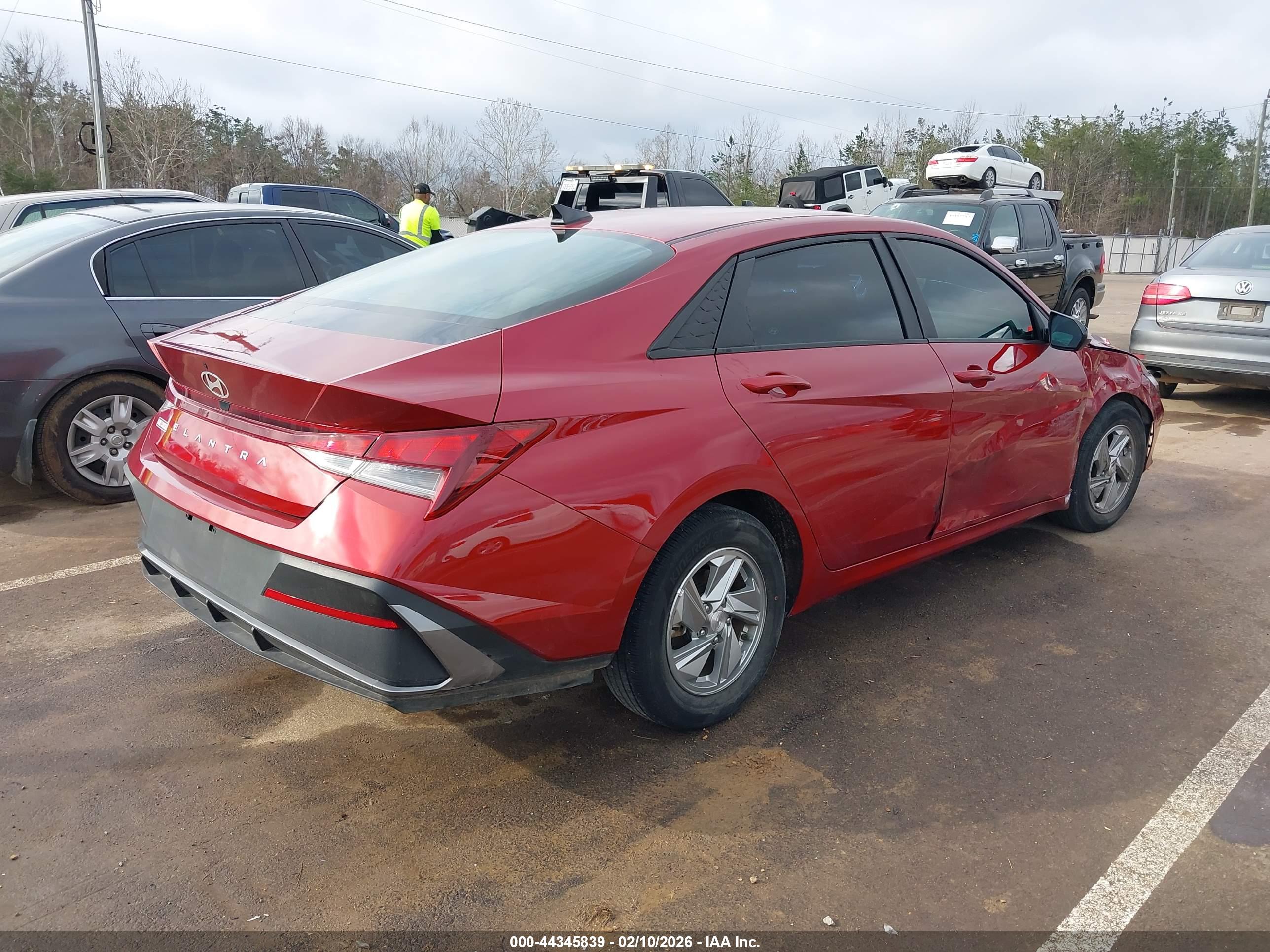 HYUNDAI ELANTRA image 4