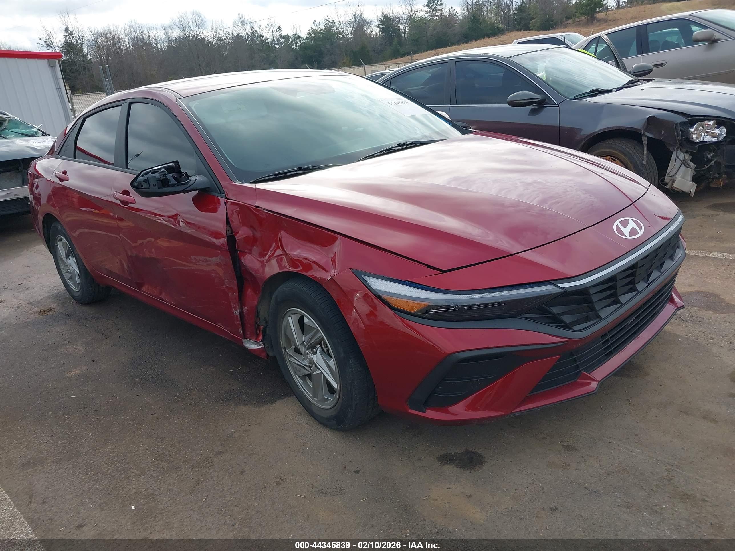 HYUNDAI ELANTRA image 6