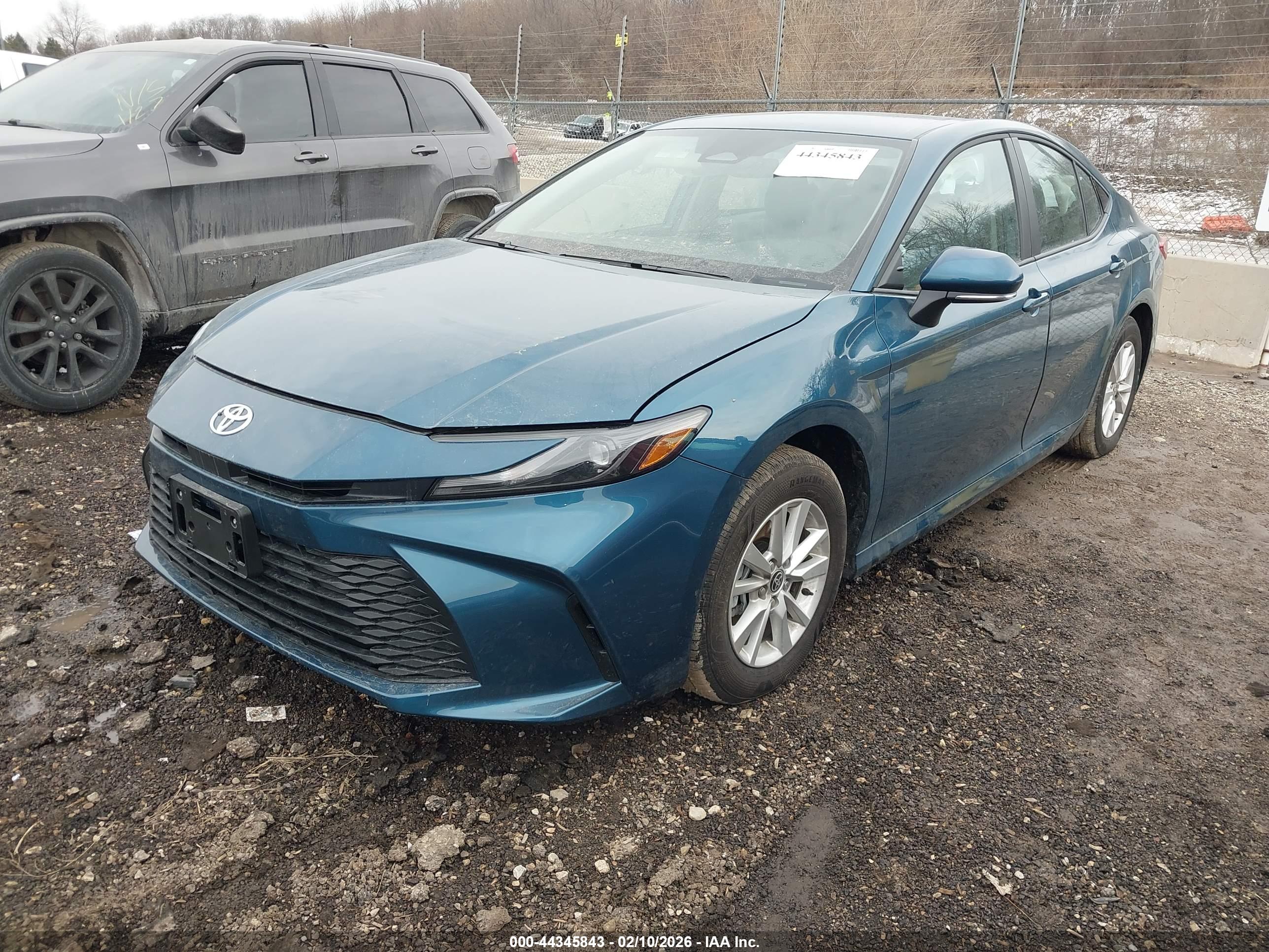TOYOTA CAMRY image 2