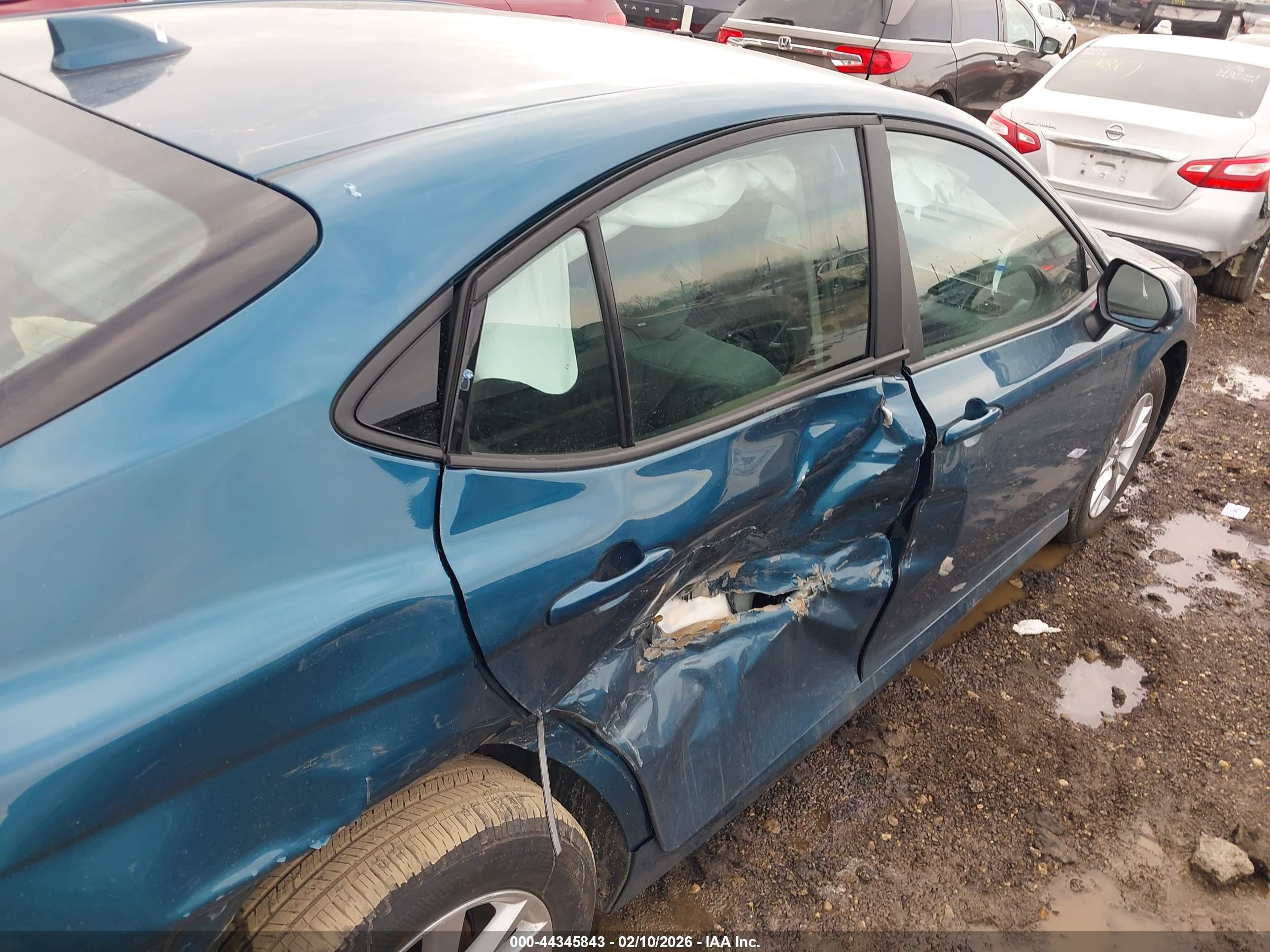 TOYOTA CAMRY image 6