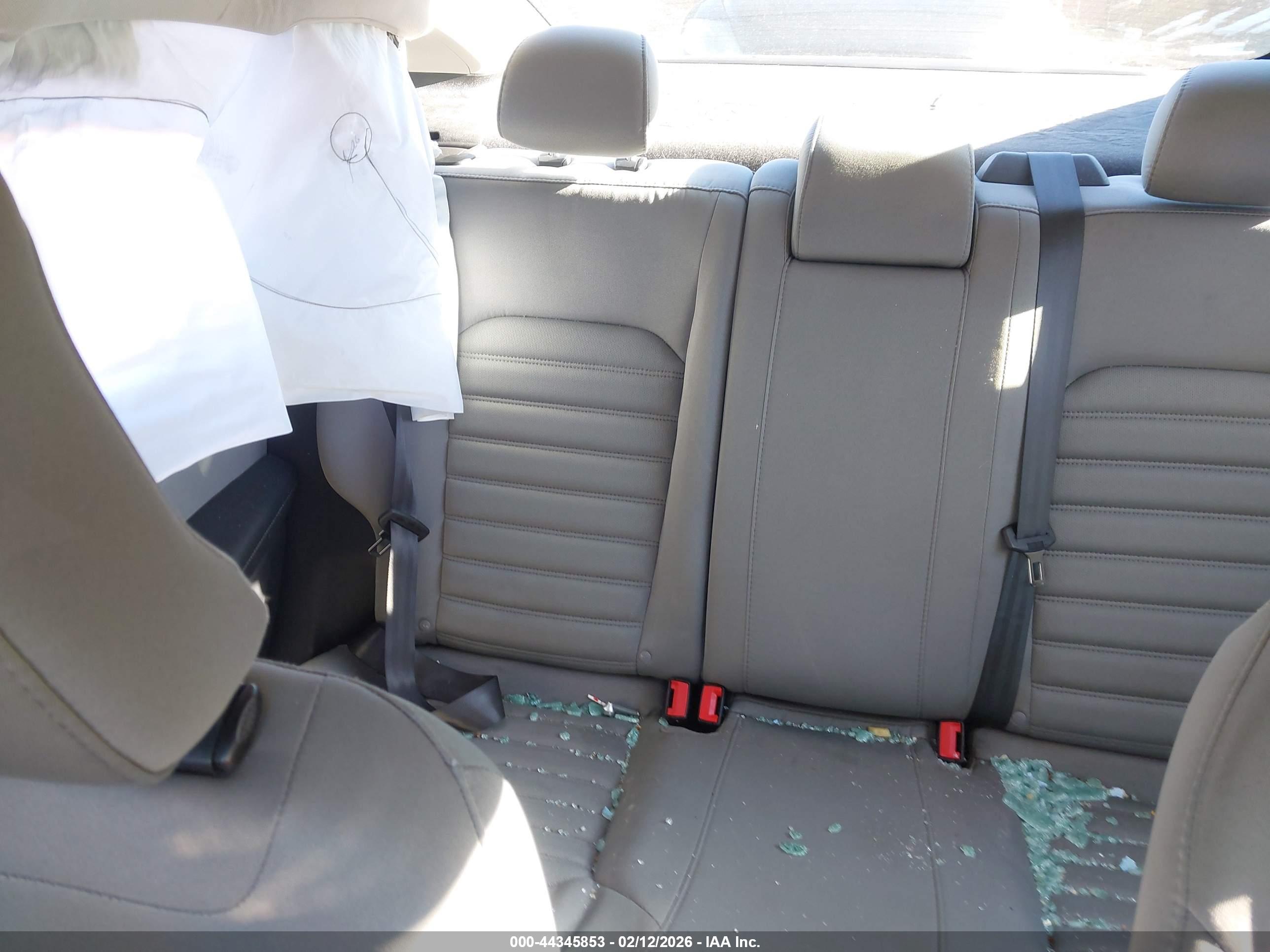 FORD FUSION image 8