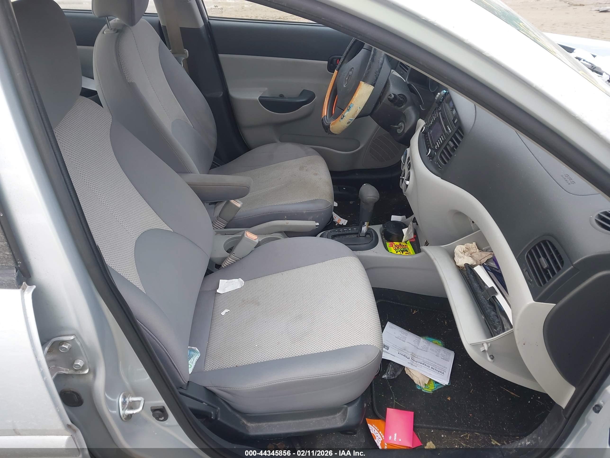 HYUNDAI ACCENT image 5