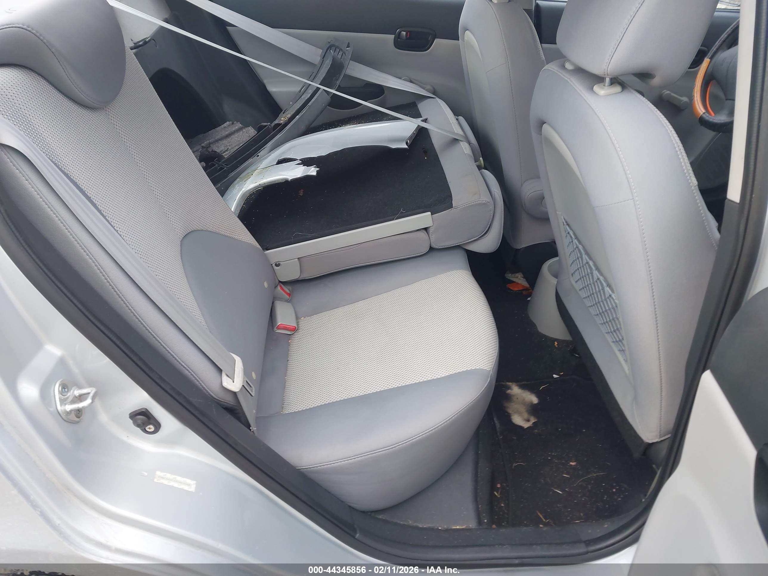HYUNDAI ACCENT image 8