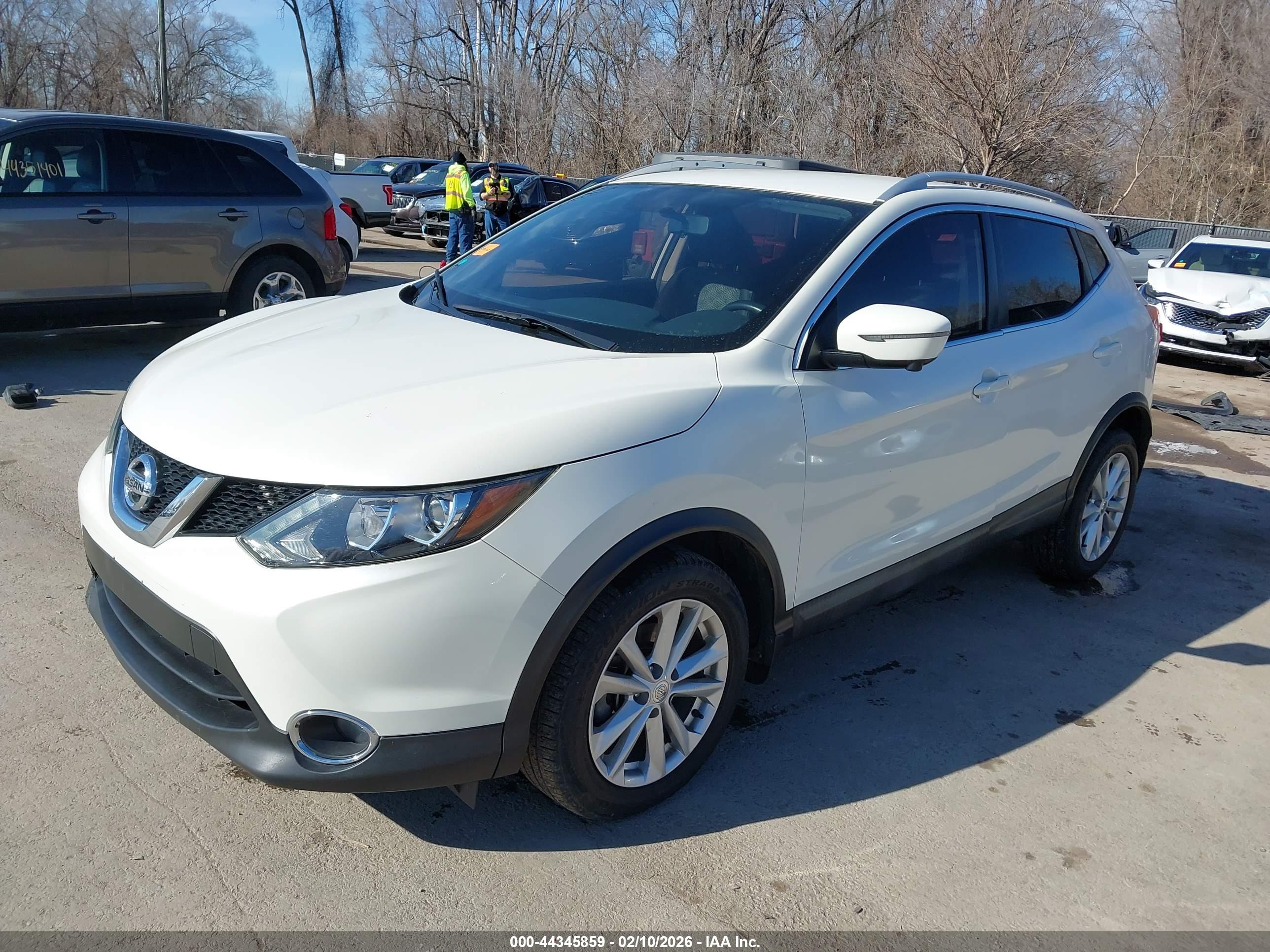 NISSAN ROGUE image 2