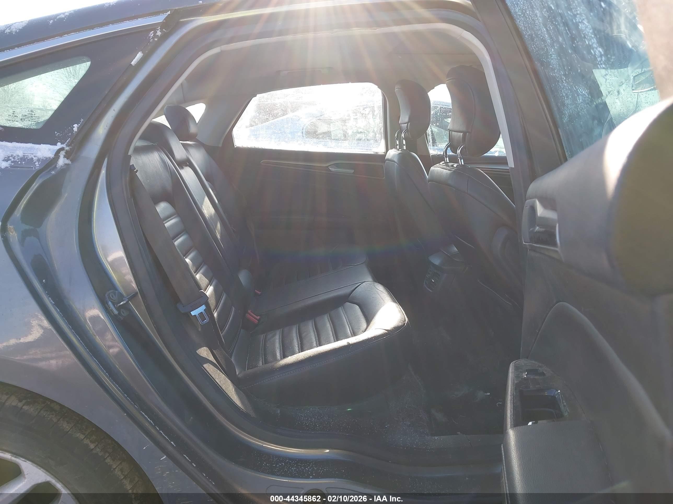 FORD FUSION image 8