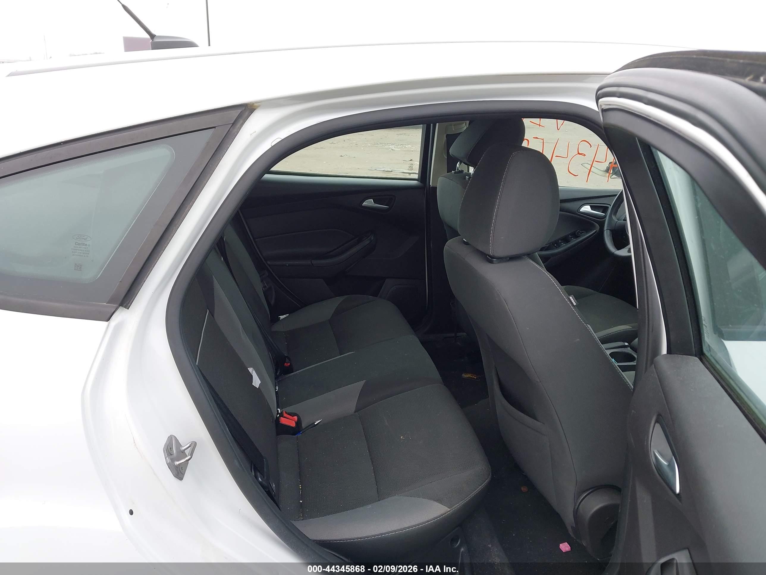 FORD FOCUS image 8