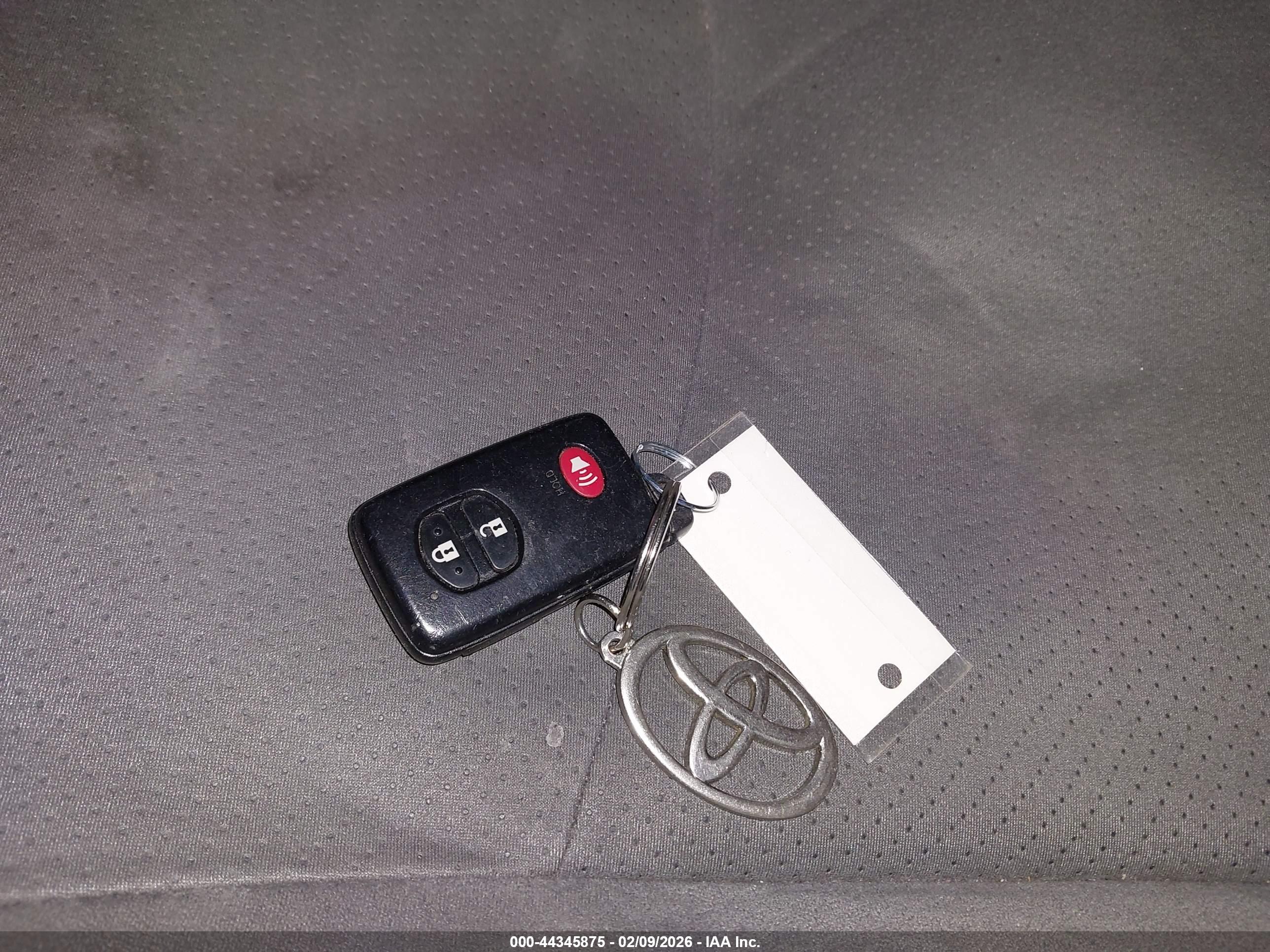 TOYOTA PRIUS image 11
