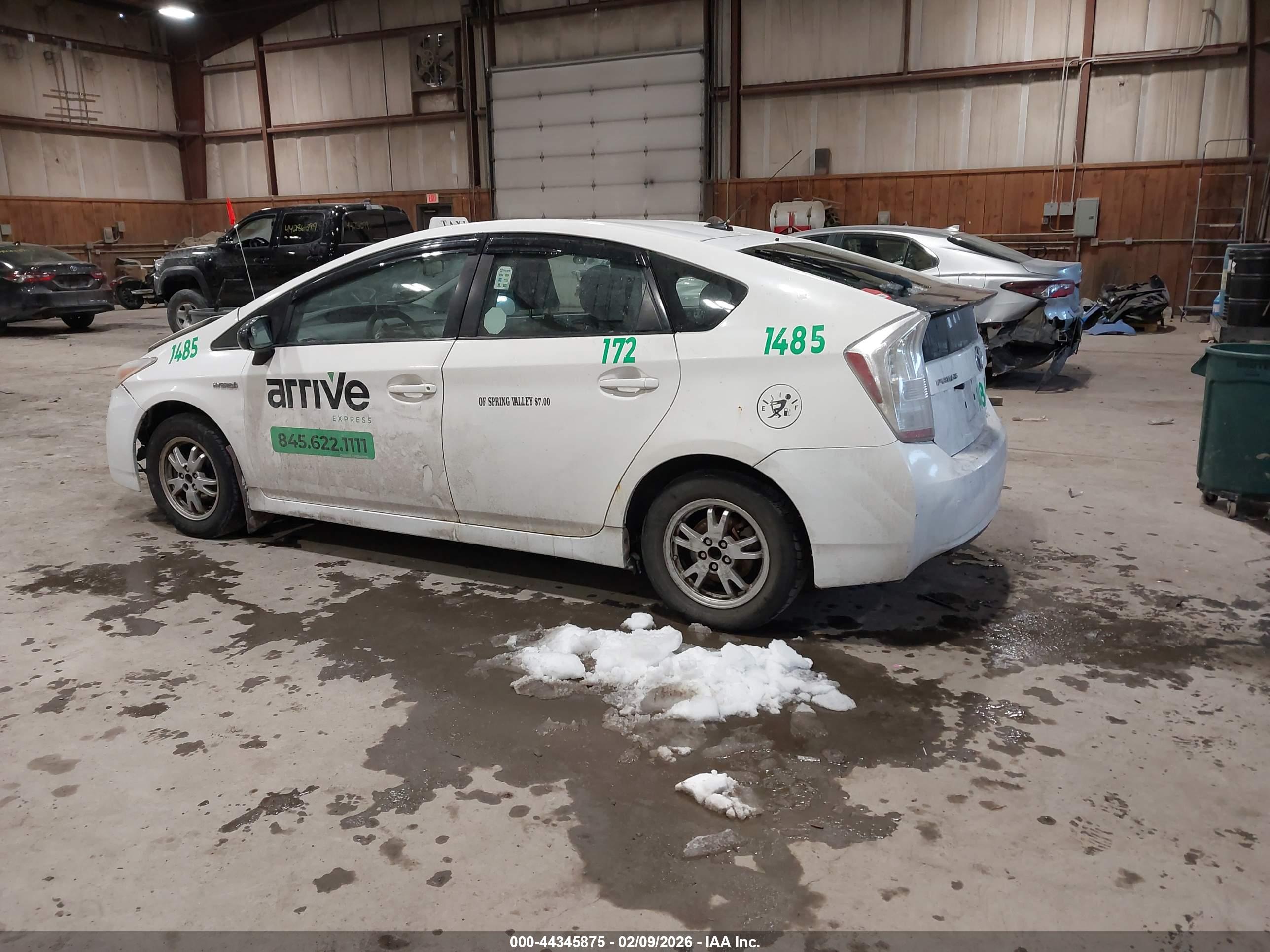 TOYOTA PRIUS image 3