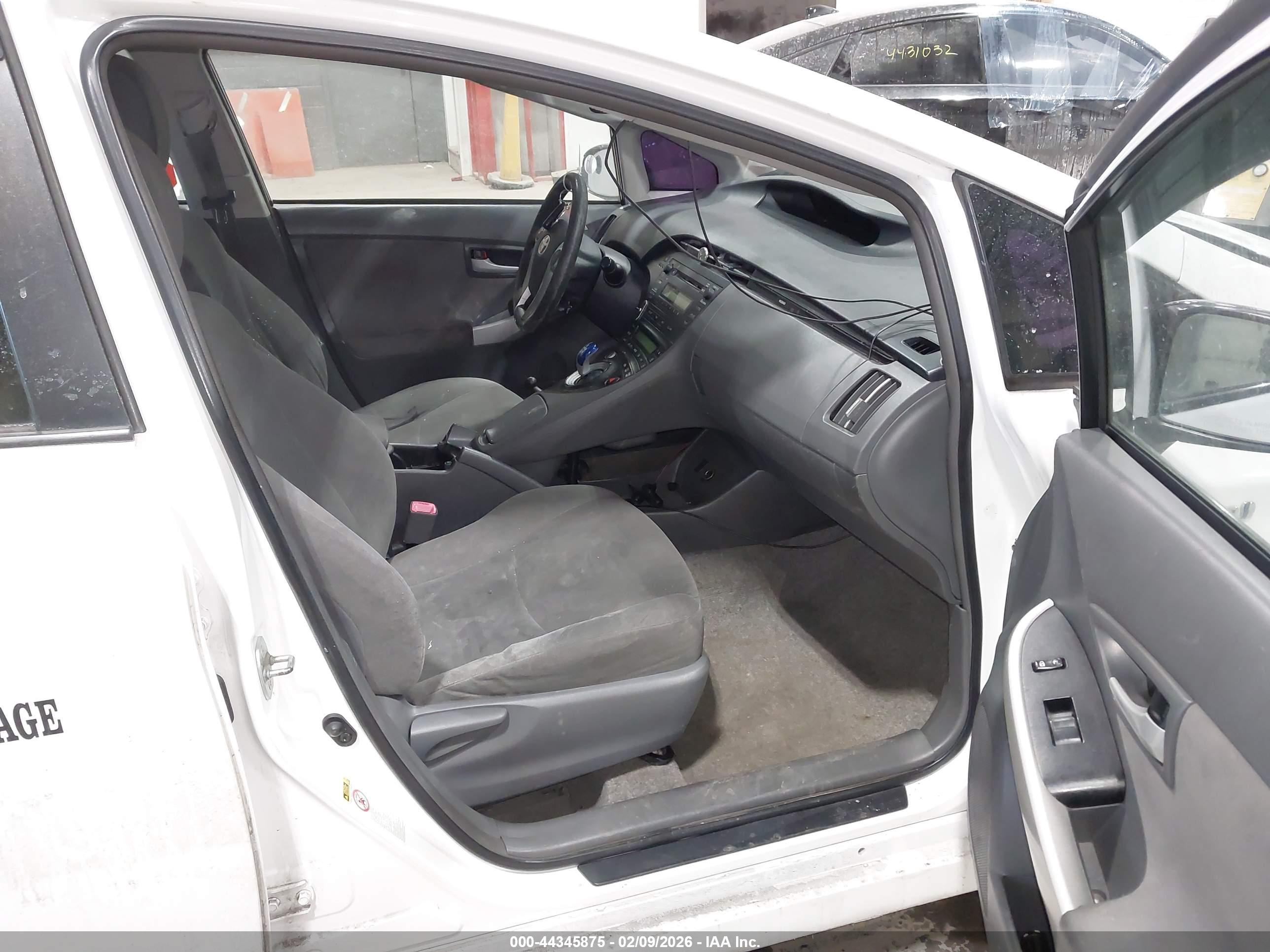 TOYOTA PRIUS image 5