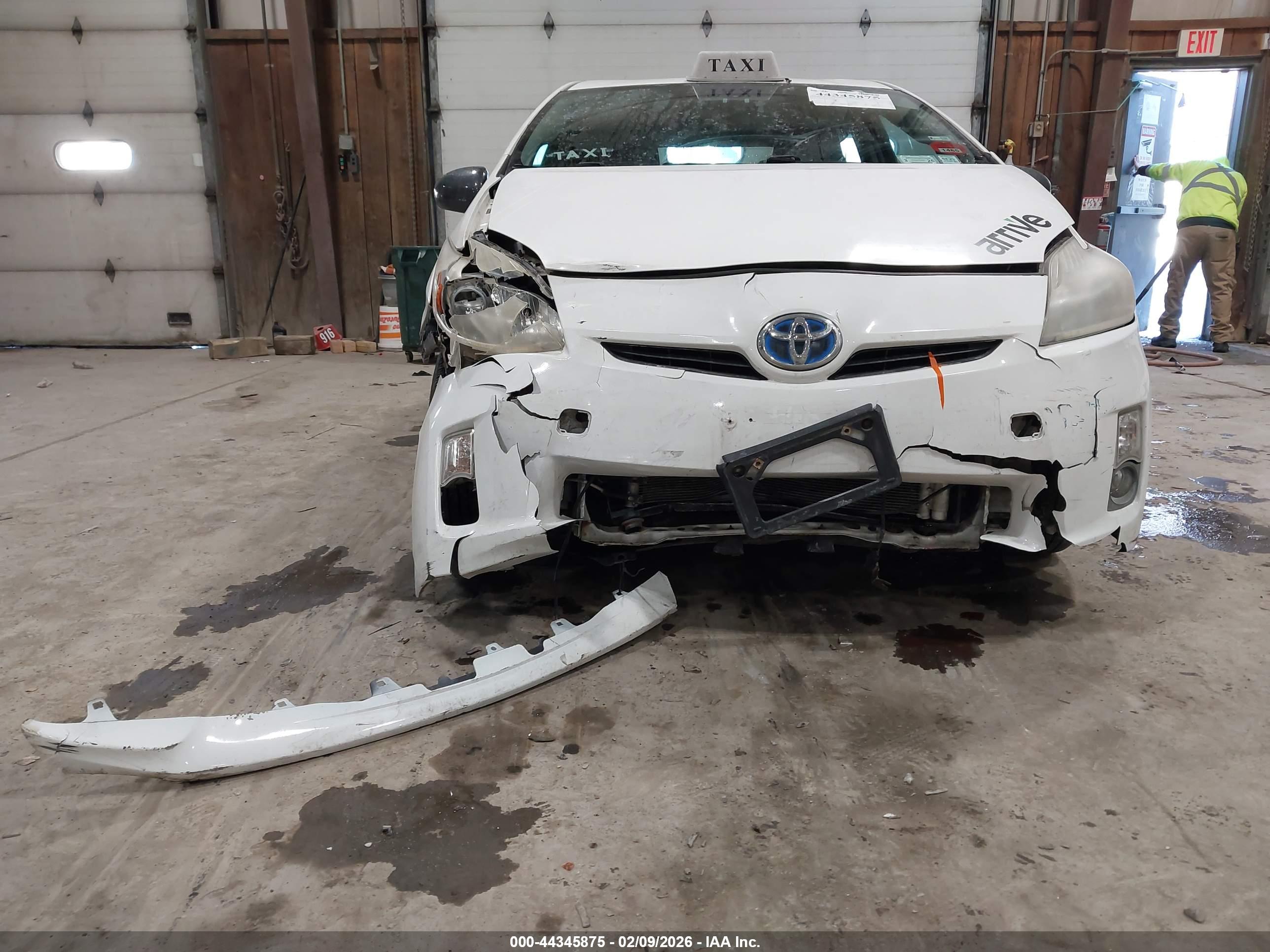 TOYOTA PRIUS image 6