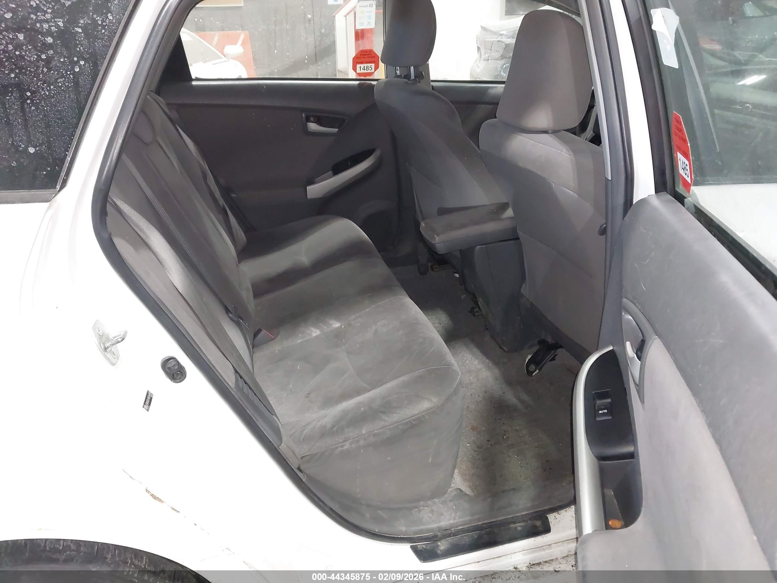 TOYOTA PRIUS image 8