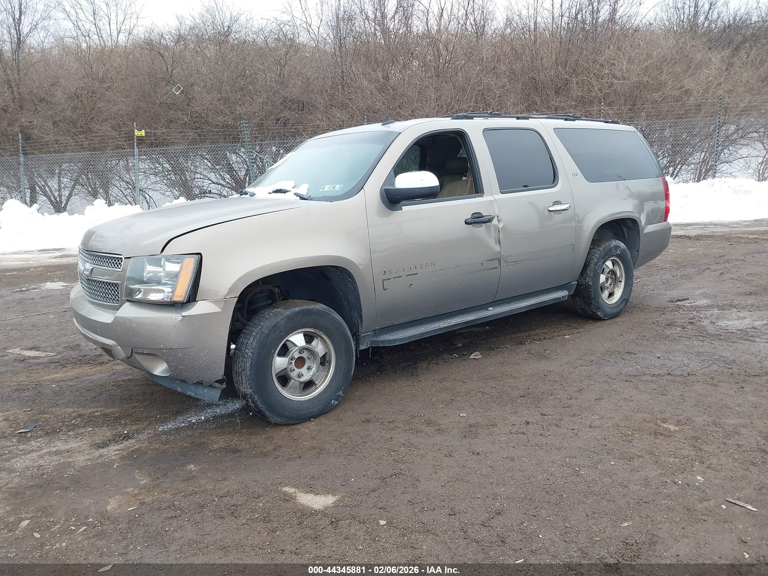 CHEVROLET SUBURBAN image 2