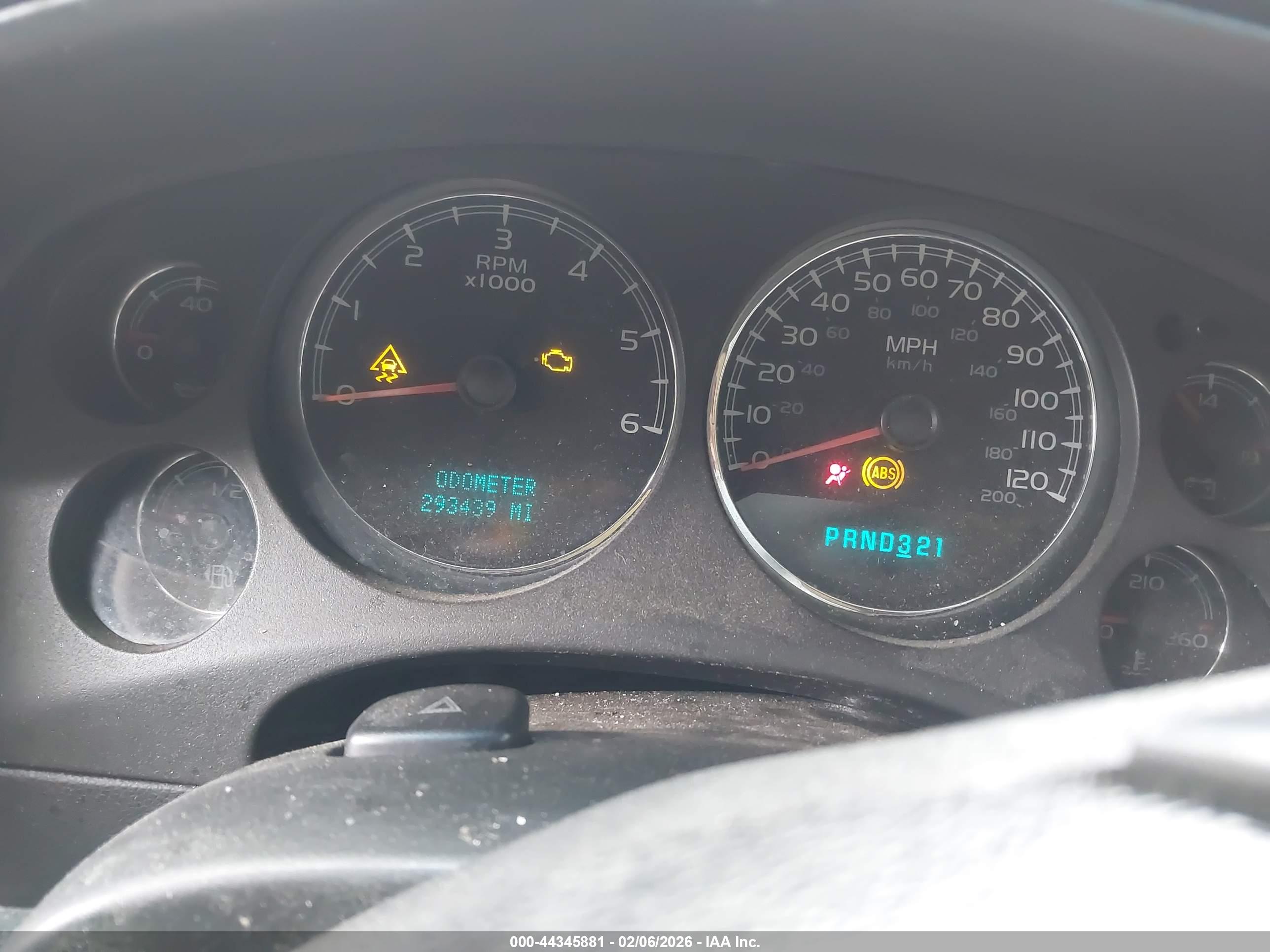 CHEVROLET SUBURBAN image 7