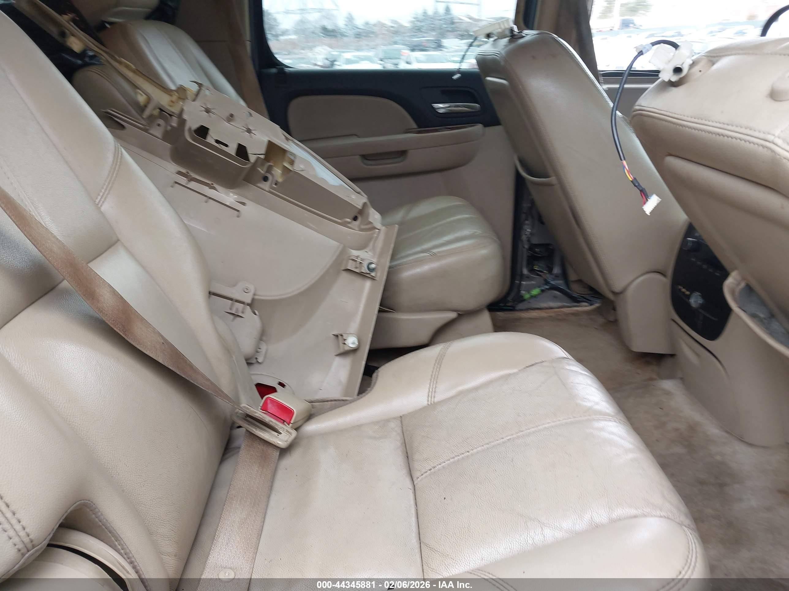 CHEVROLET SUBURBAN image 8