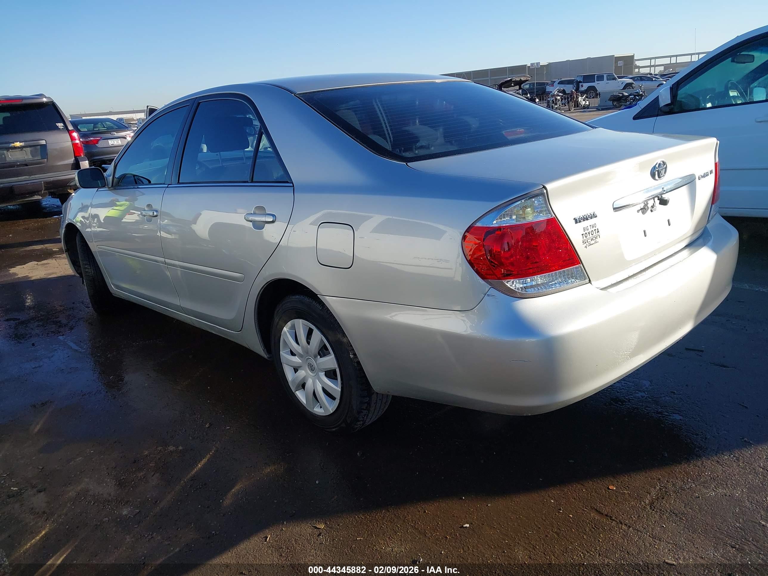 TOYOTA CAMRY image 3