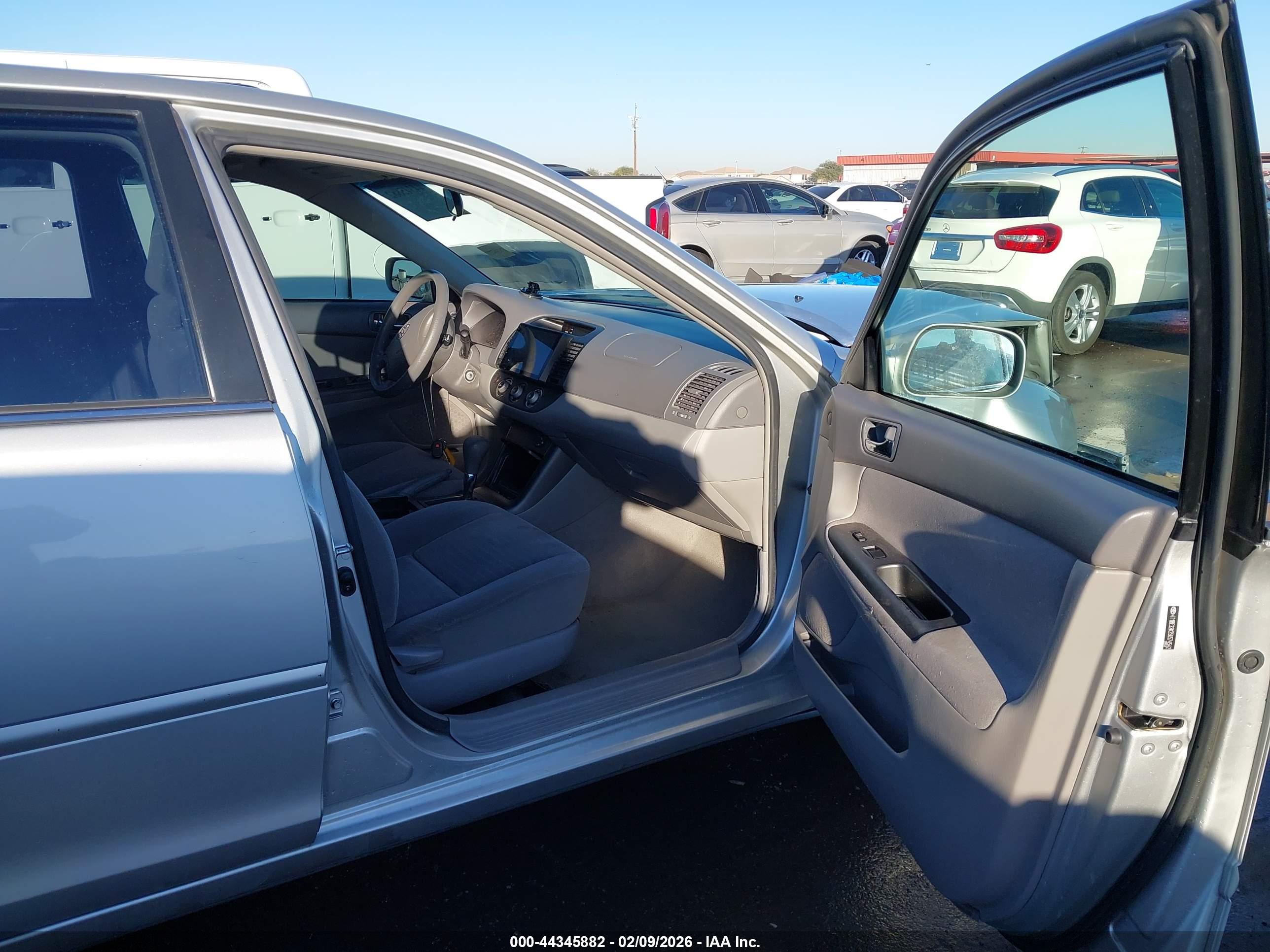 TOYOTA CAMRY image 5