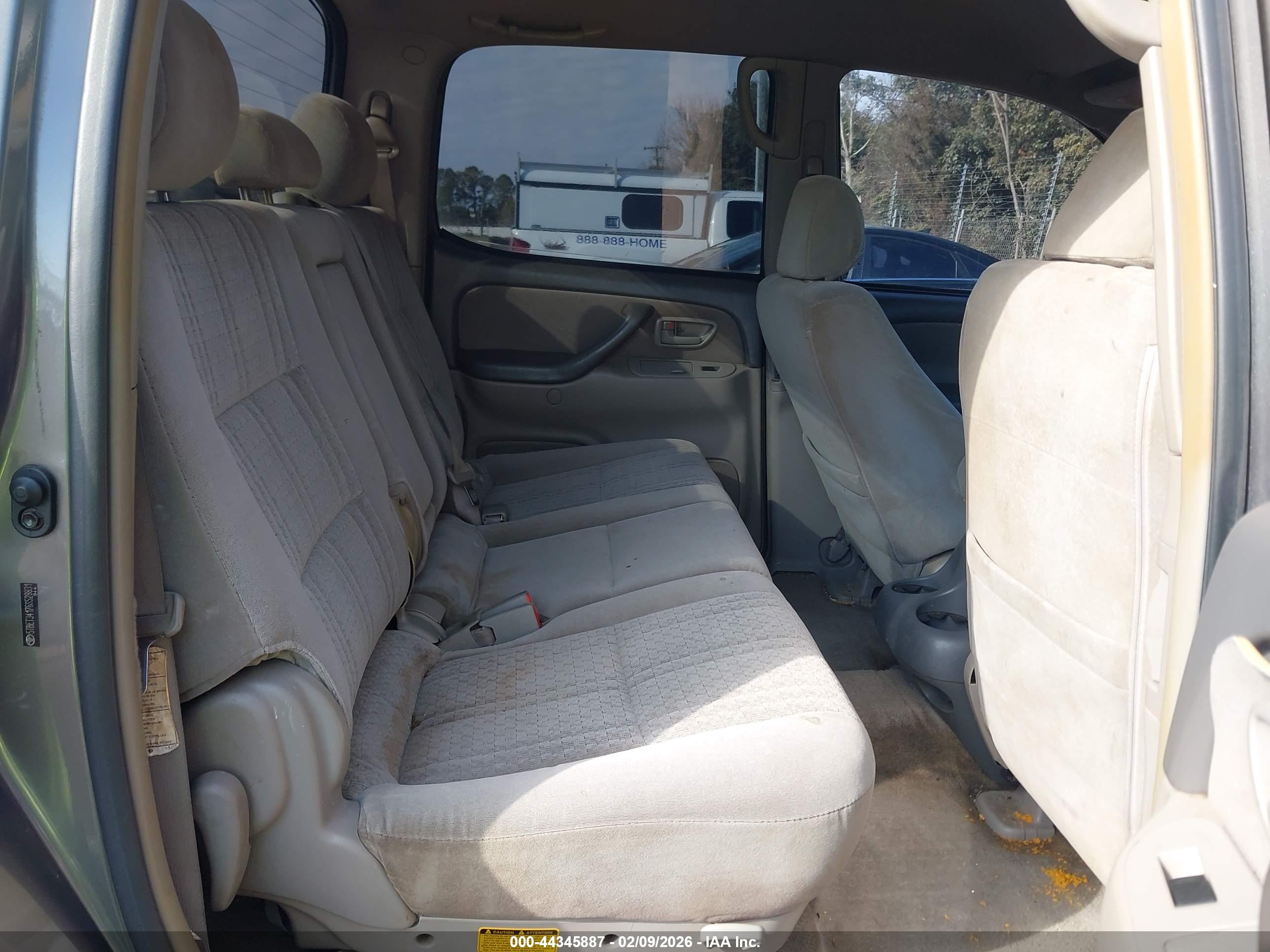 TOYOTA TUNDRA image 8