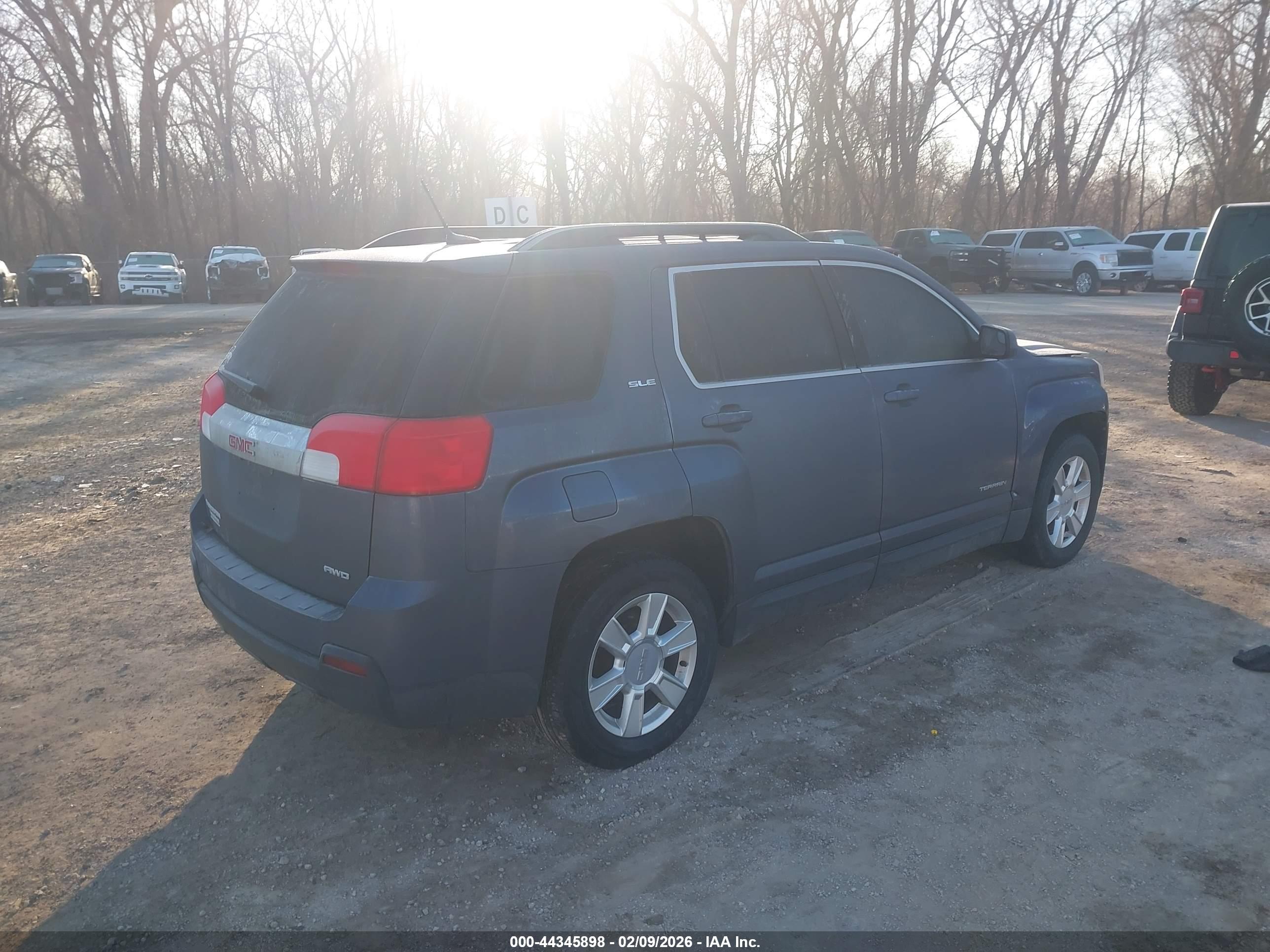 GMC TERRAIN image 4