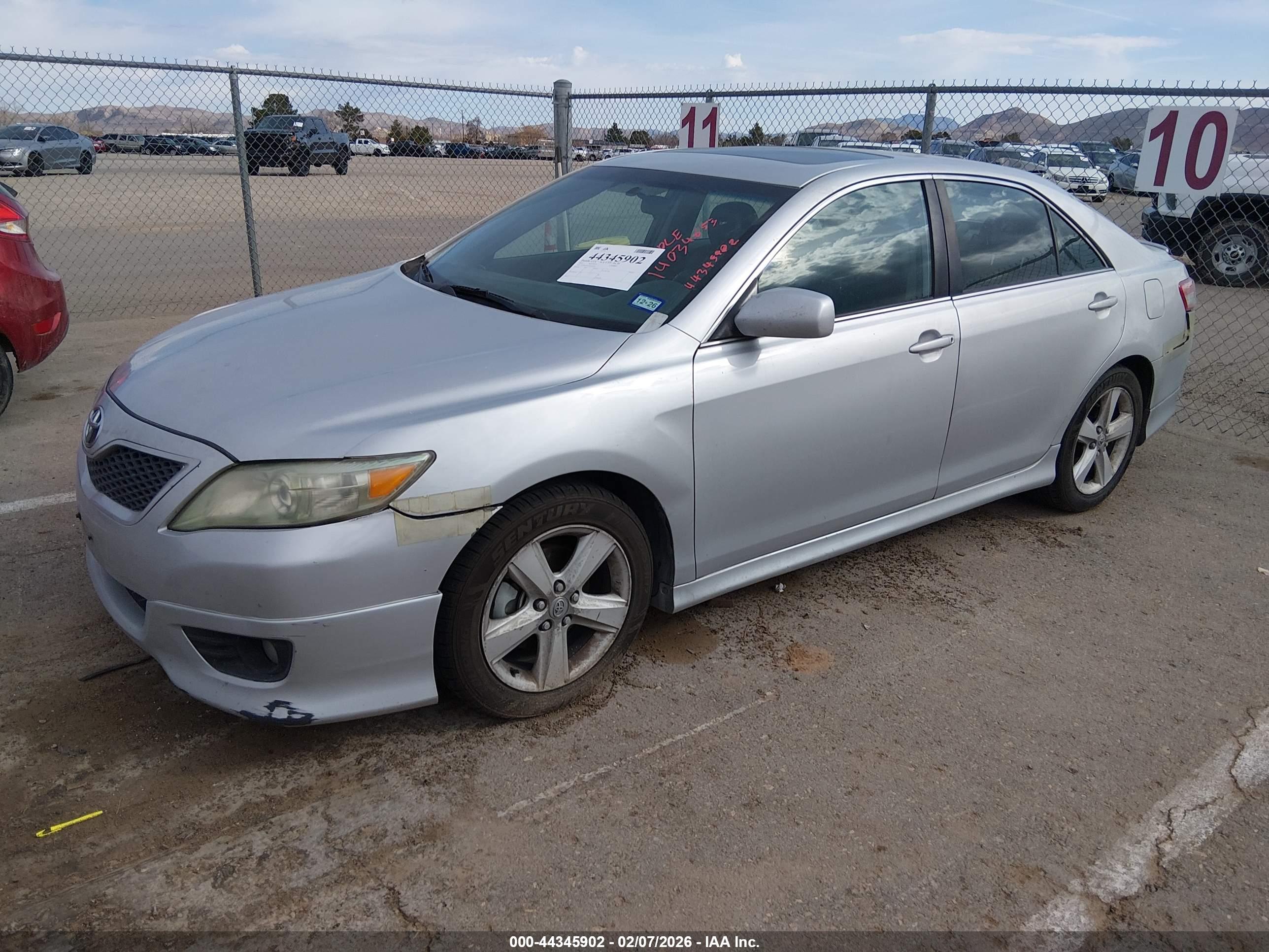 TOYOTA CAMRY image 2