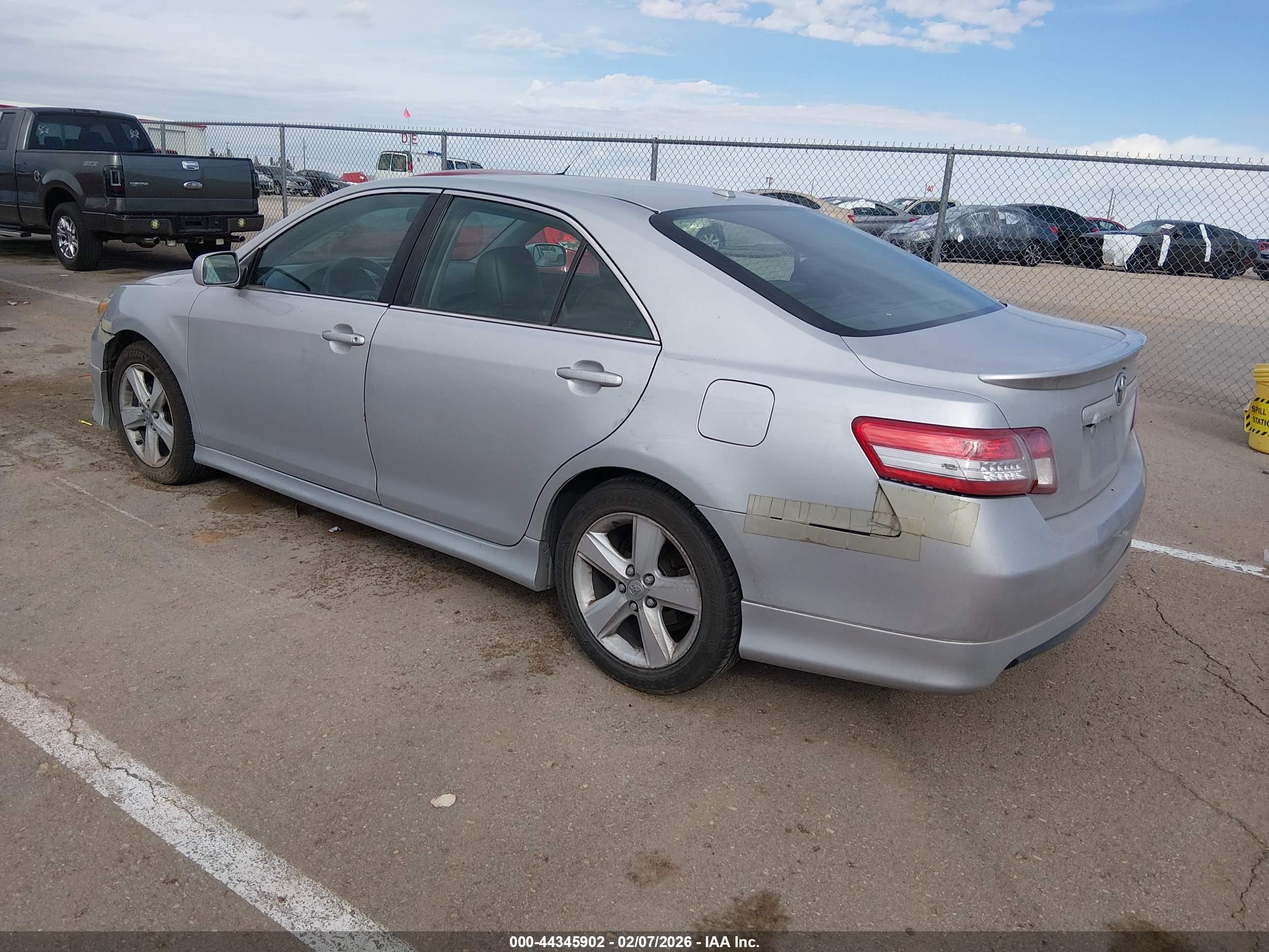 TOYOTA CAMRY image 3