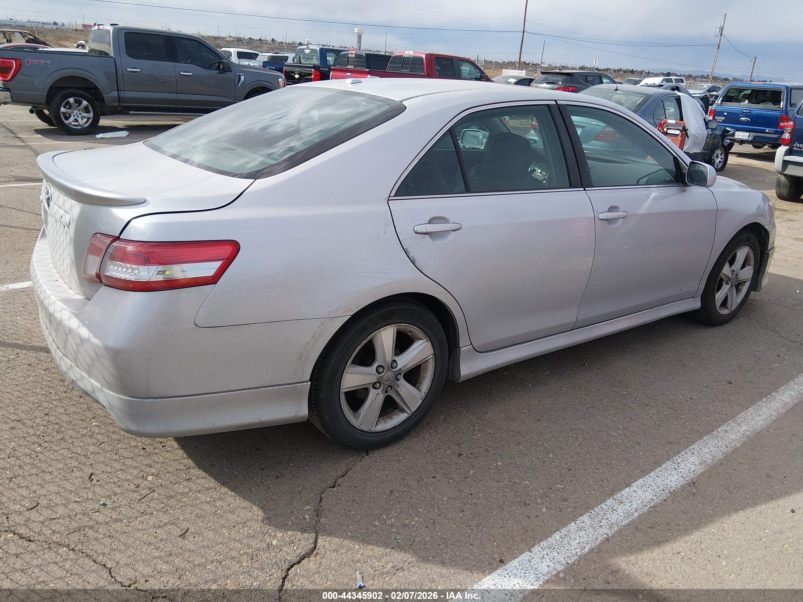 TOYOTA CAMRY image 4