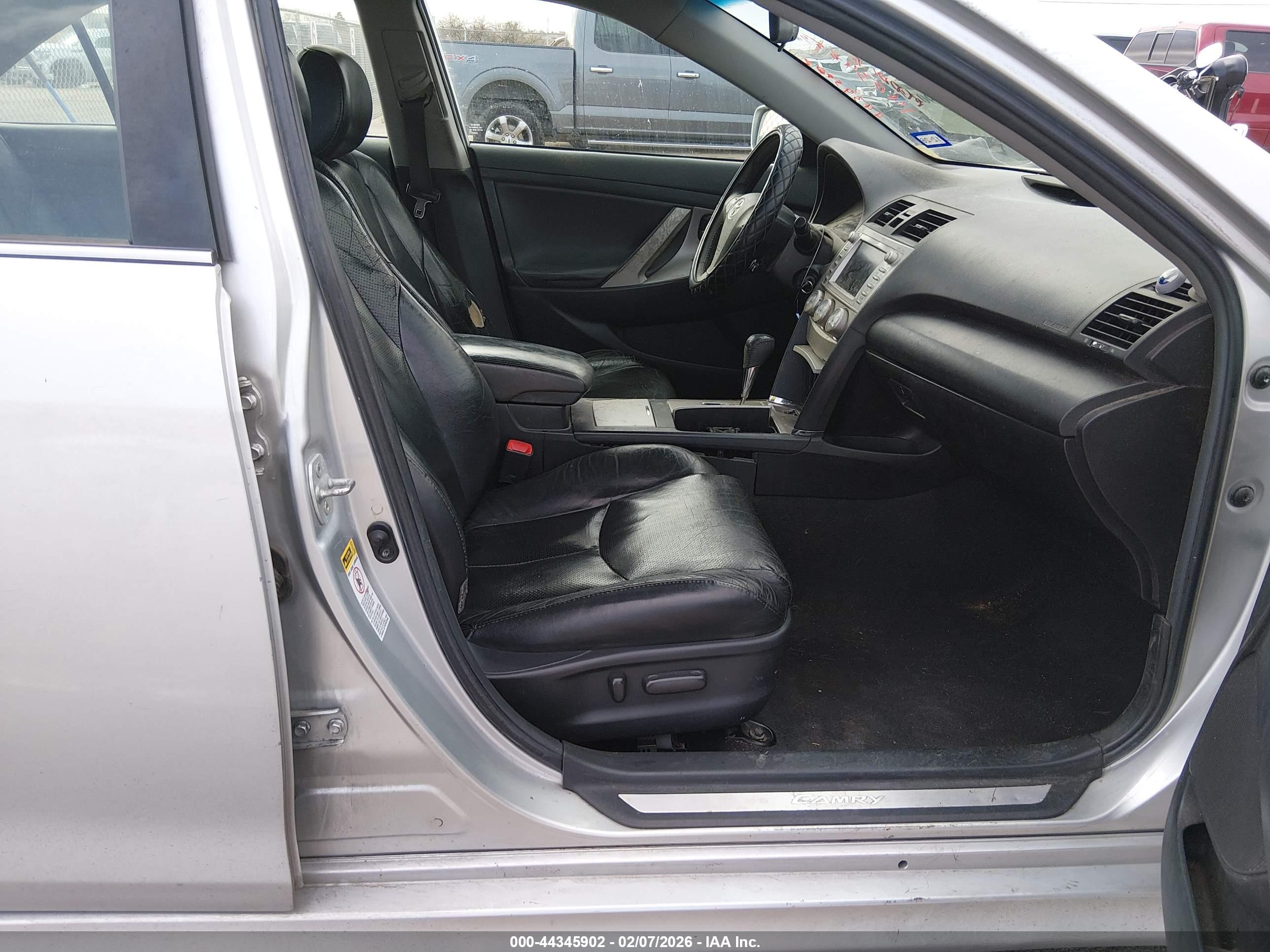 TOYOTA CAMRY image 5
