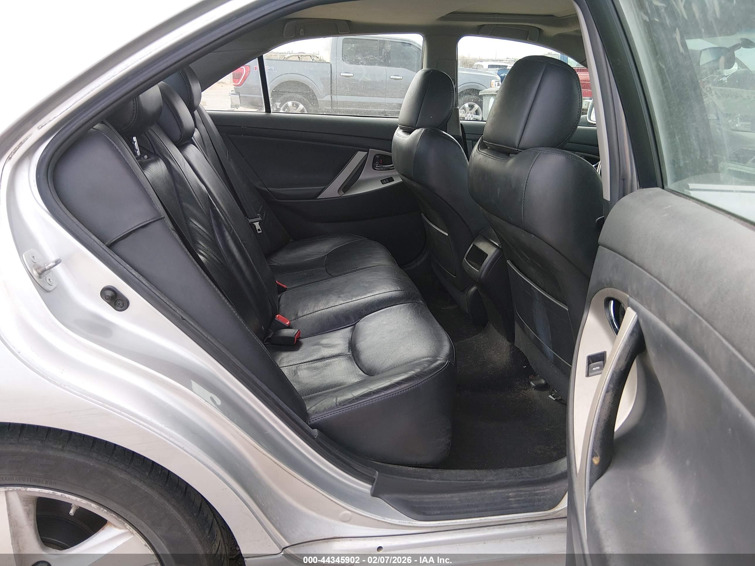 TOYOTA CAMRY image 8