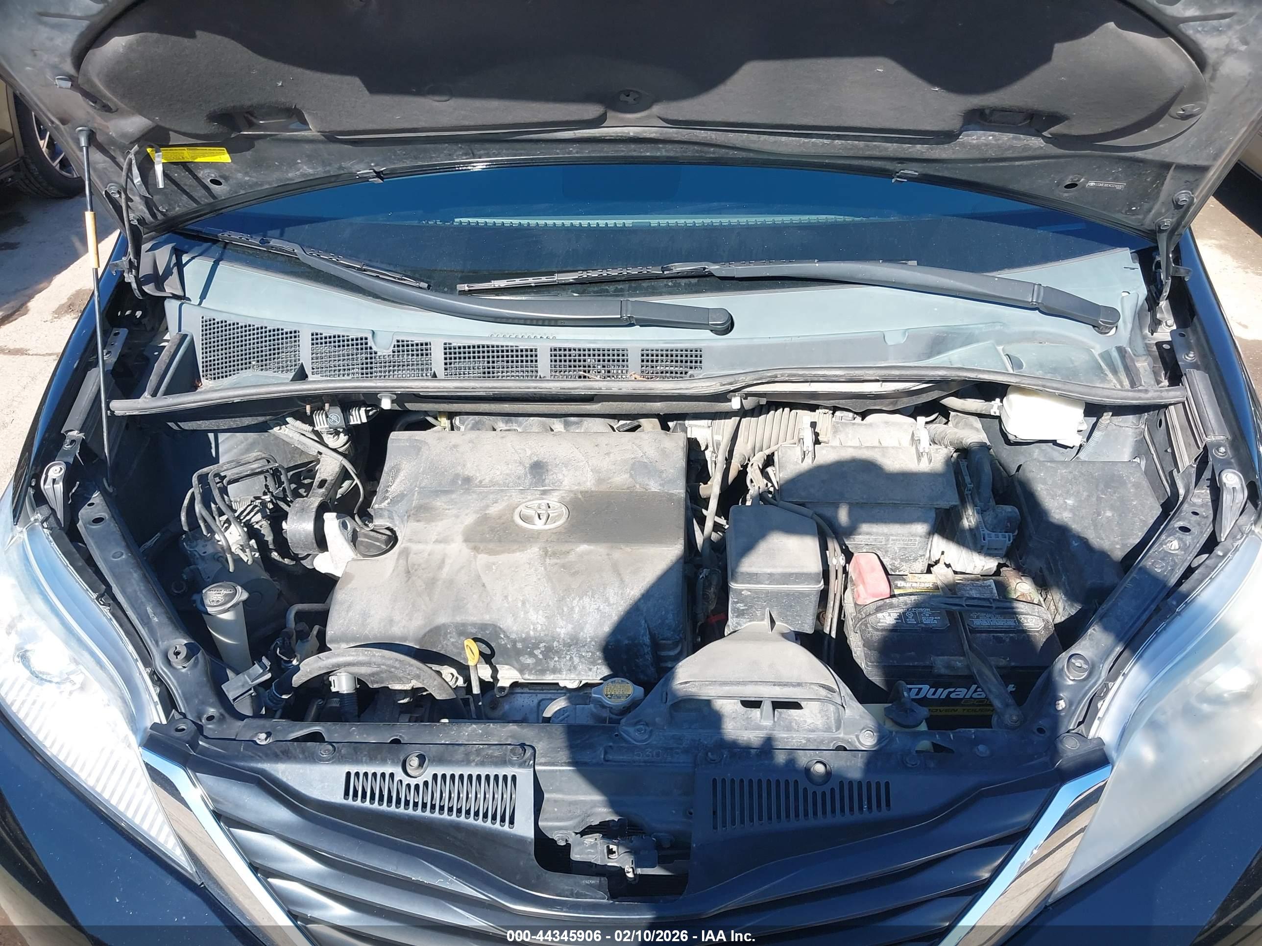 TOYOTA SIENNA image 10