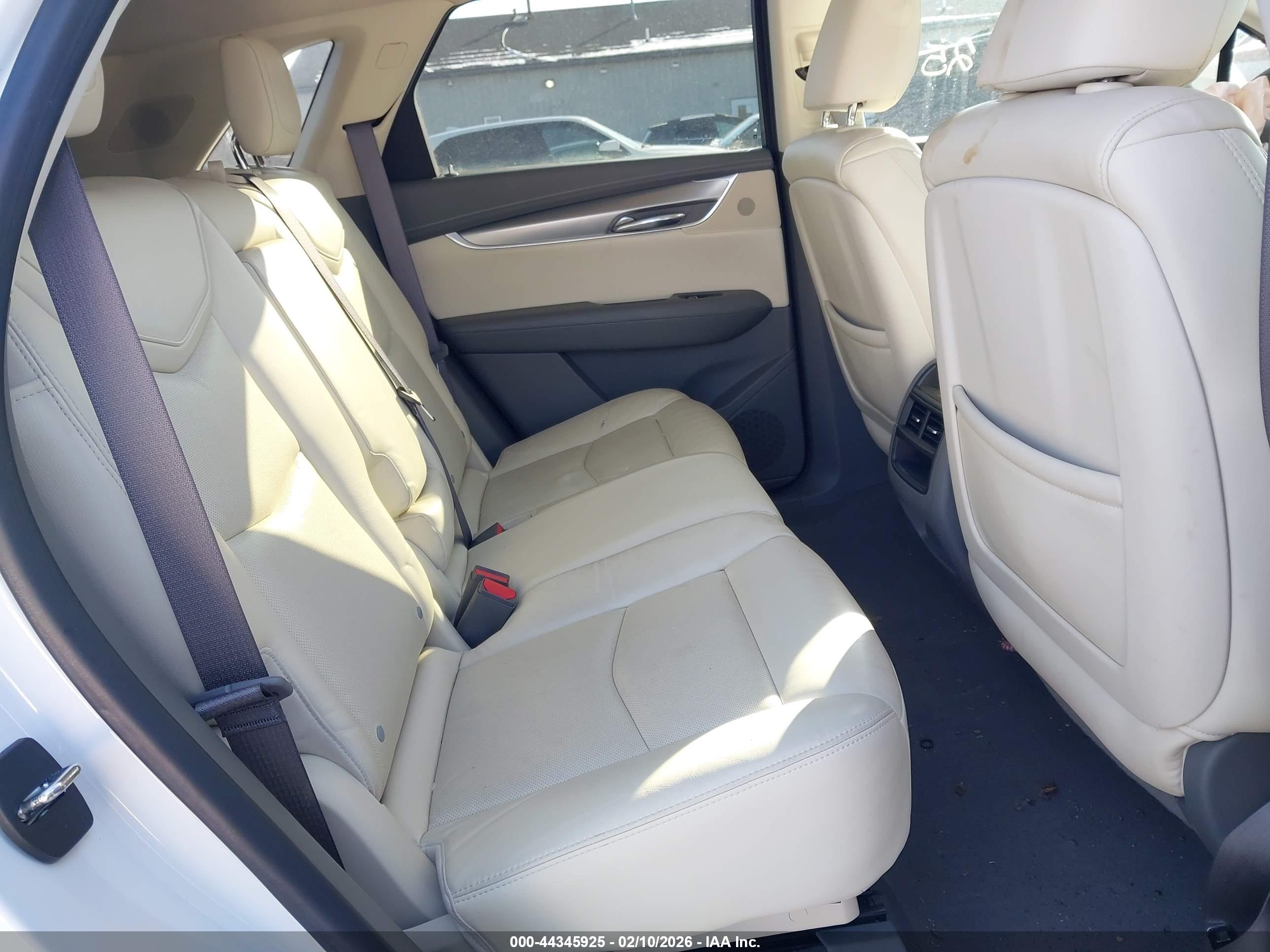 CADILLAC XT5 image 8