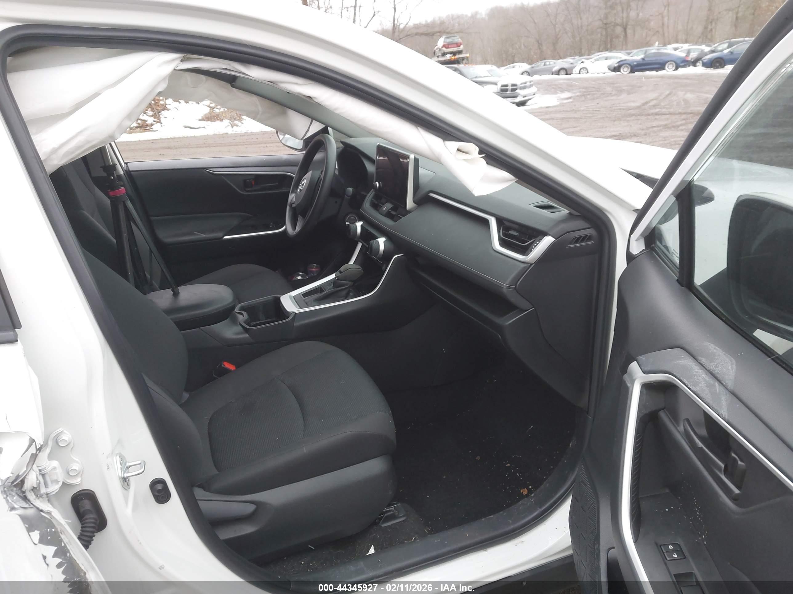 TOYOTA RAV4 image 5