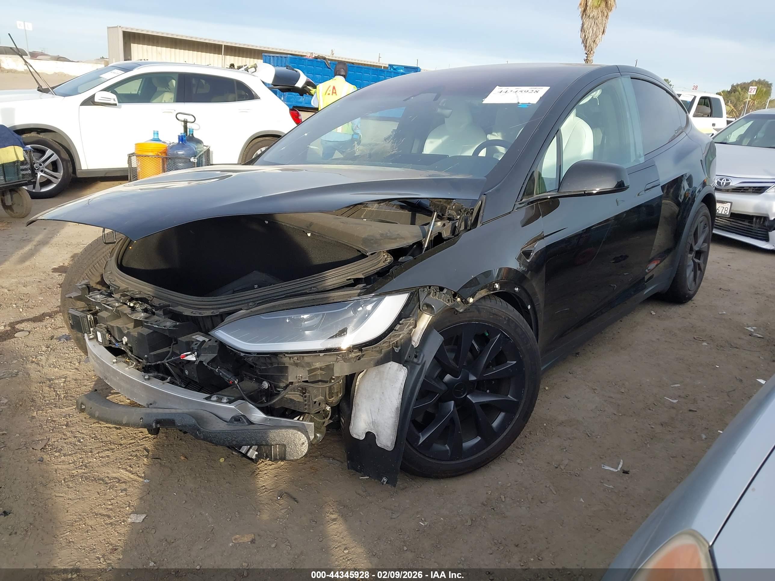 TESLA MODEL image 2