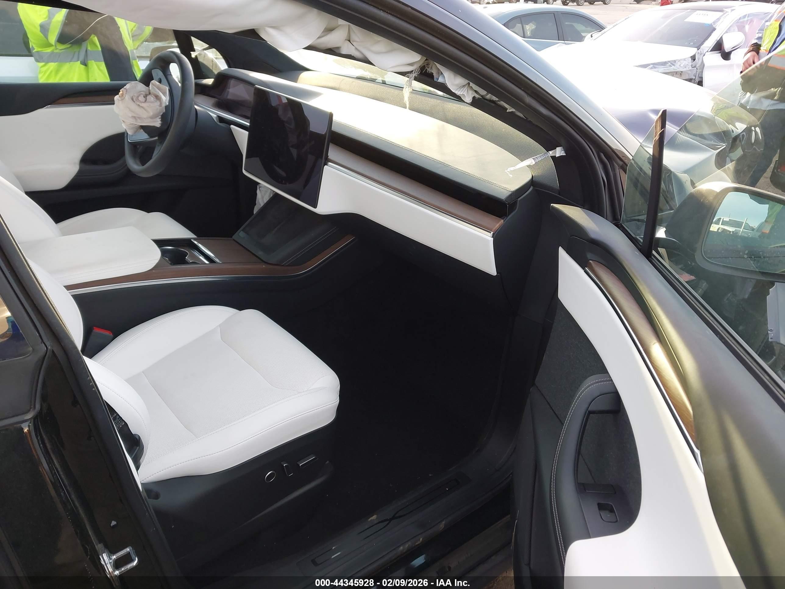TESLA MODEL image 5