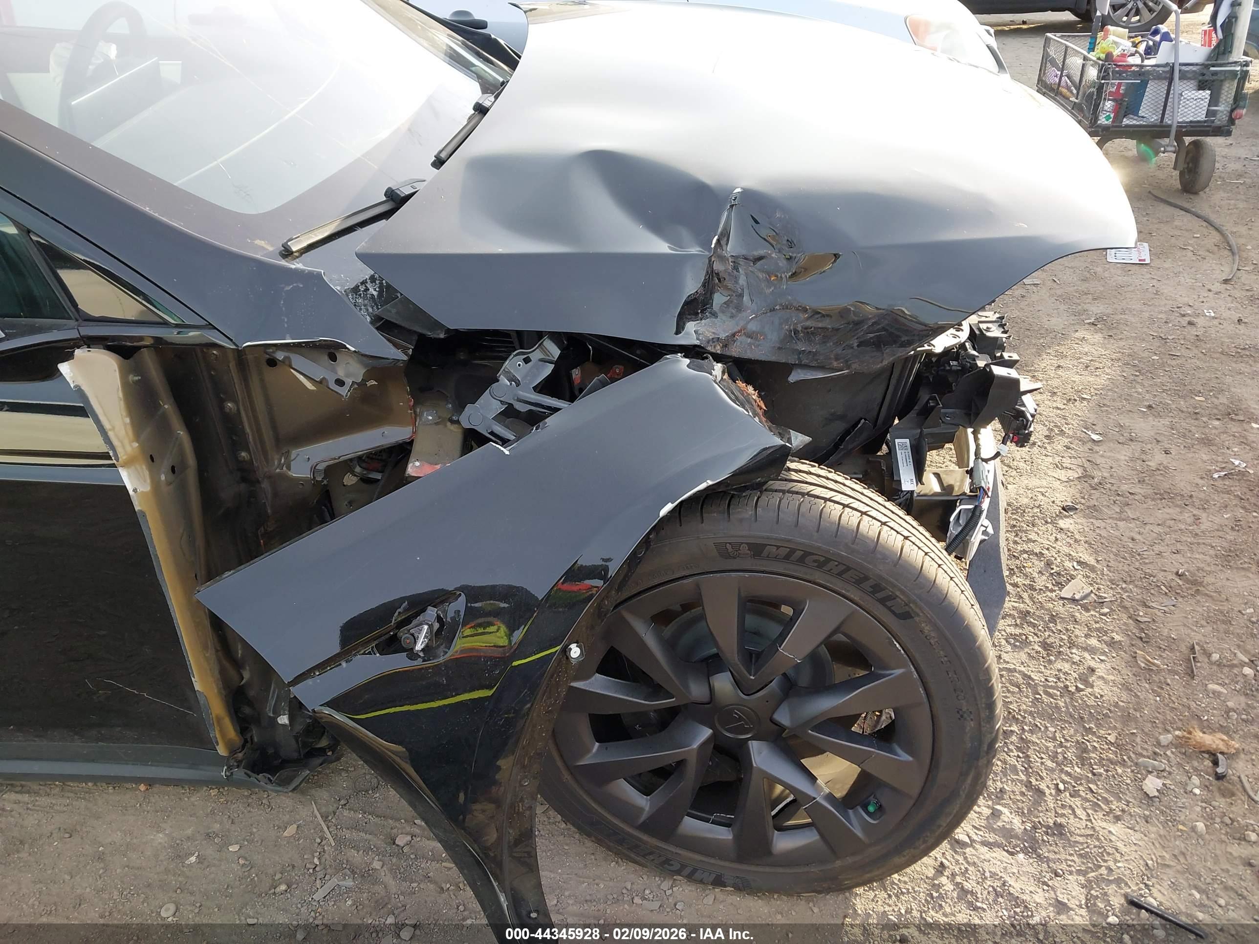 TESLA MODEL image 6