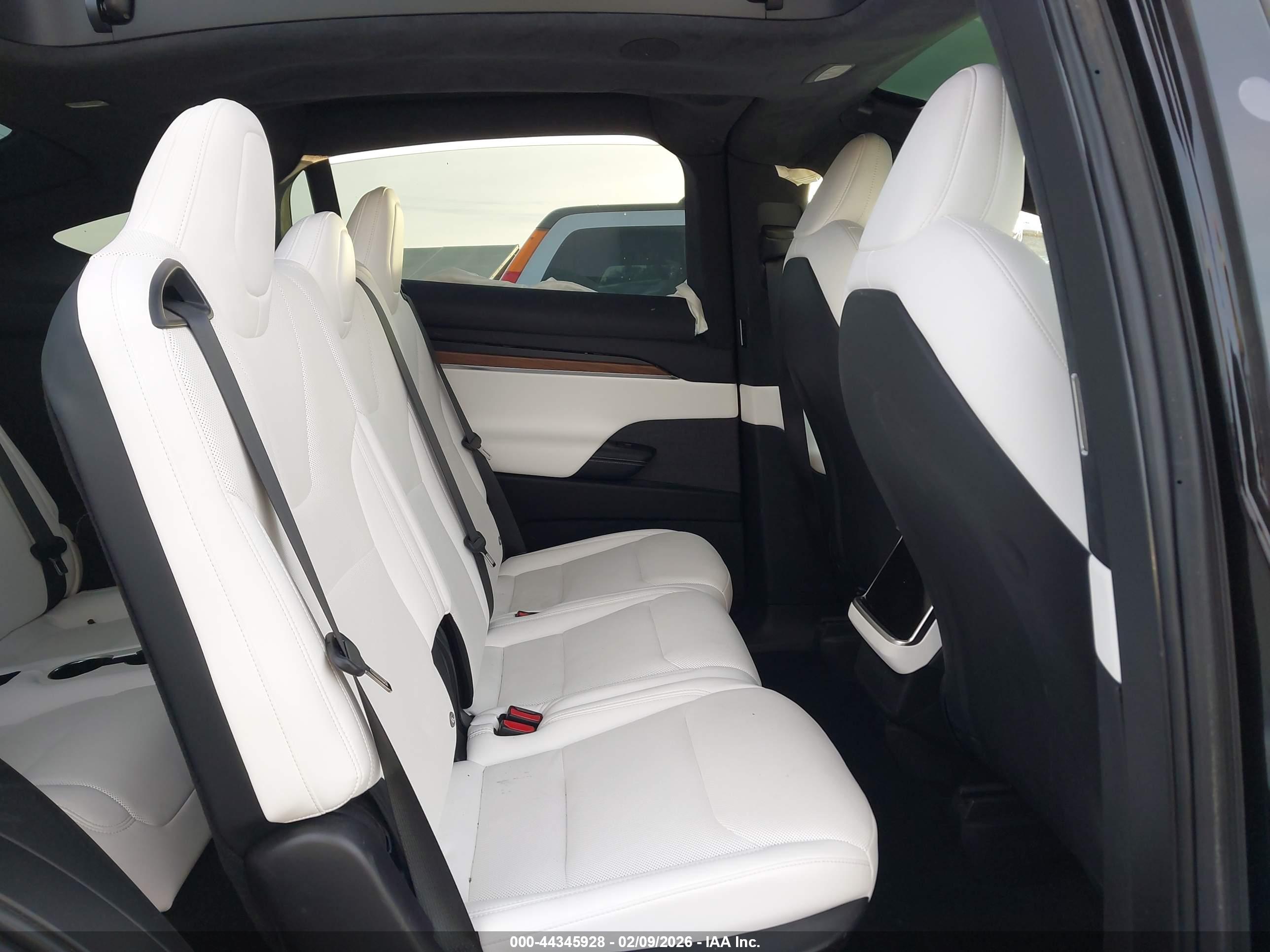 TESLA MODEL image 8