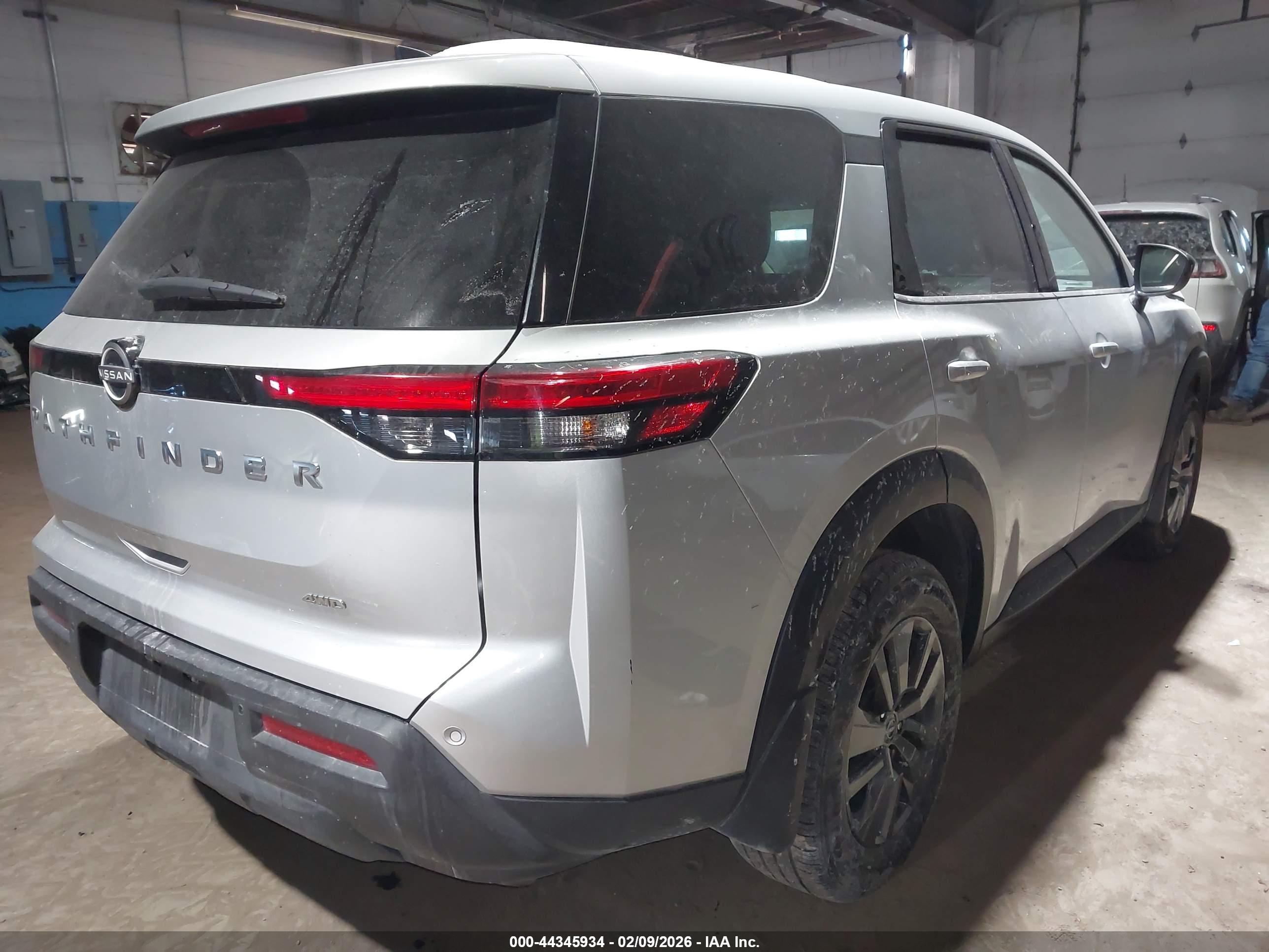 NISSAN PATHFINDER image 4