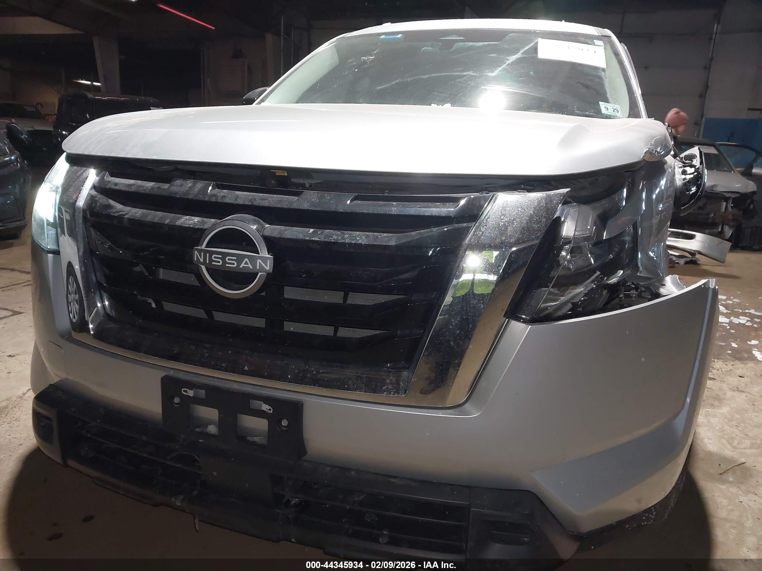 NISSAN PATHFINDER image 6