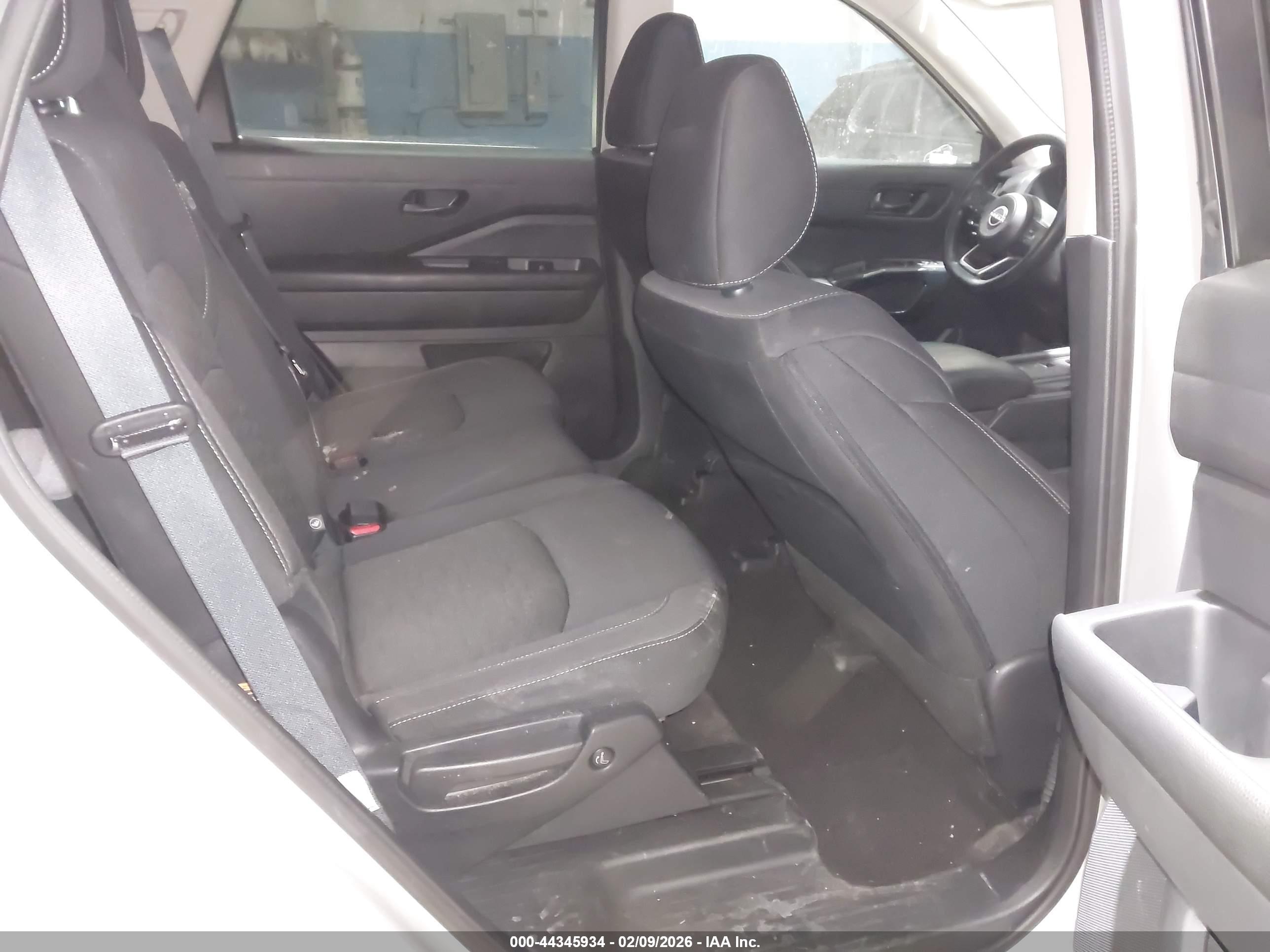 NISSAN PATHFINDER image 8