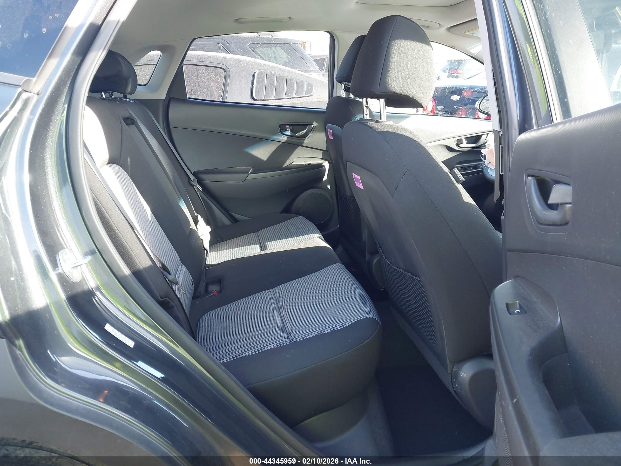 HYUNDAI KONA image 8