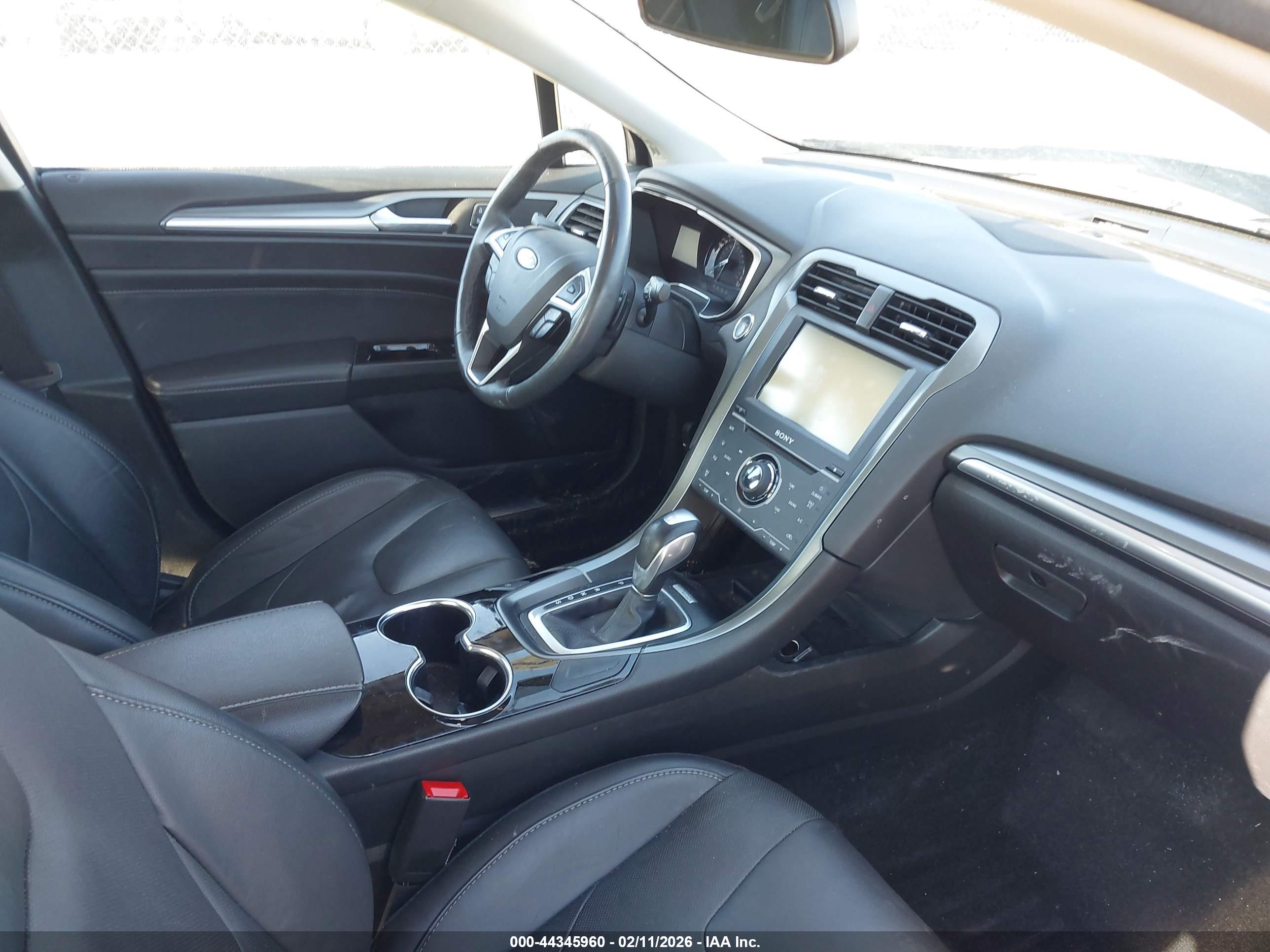 FORD FUSION image 5