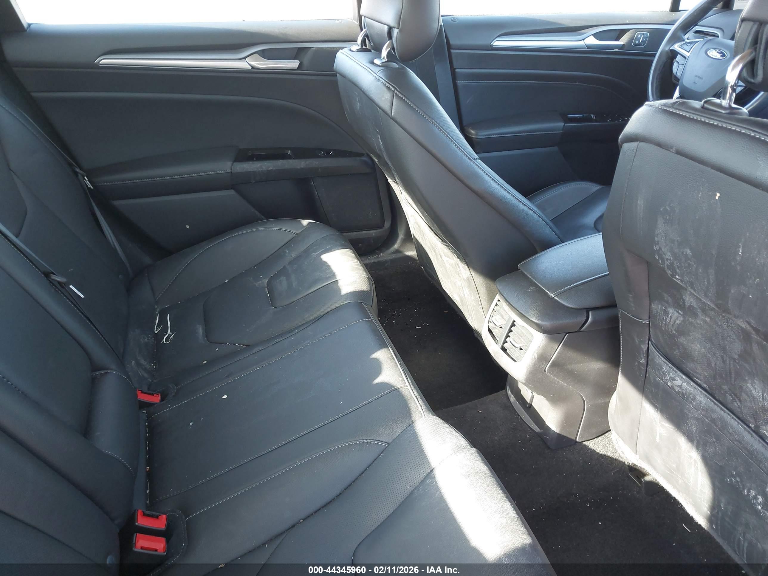 FORD FUSION image 8