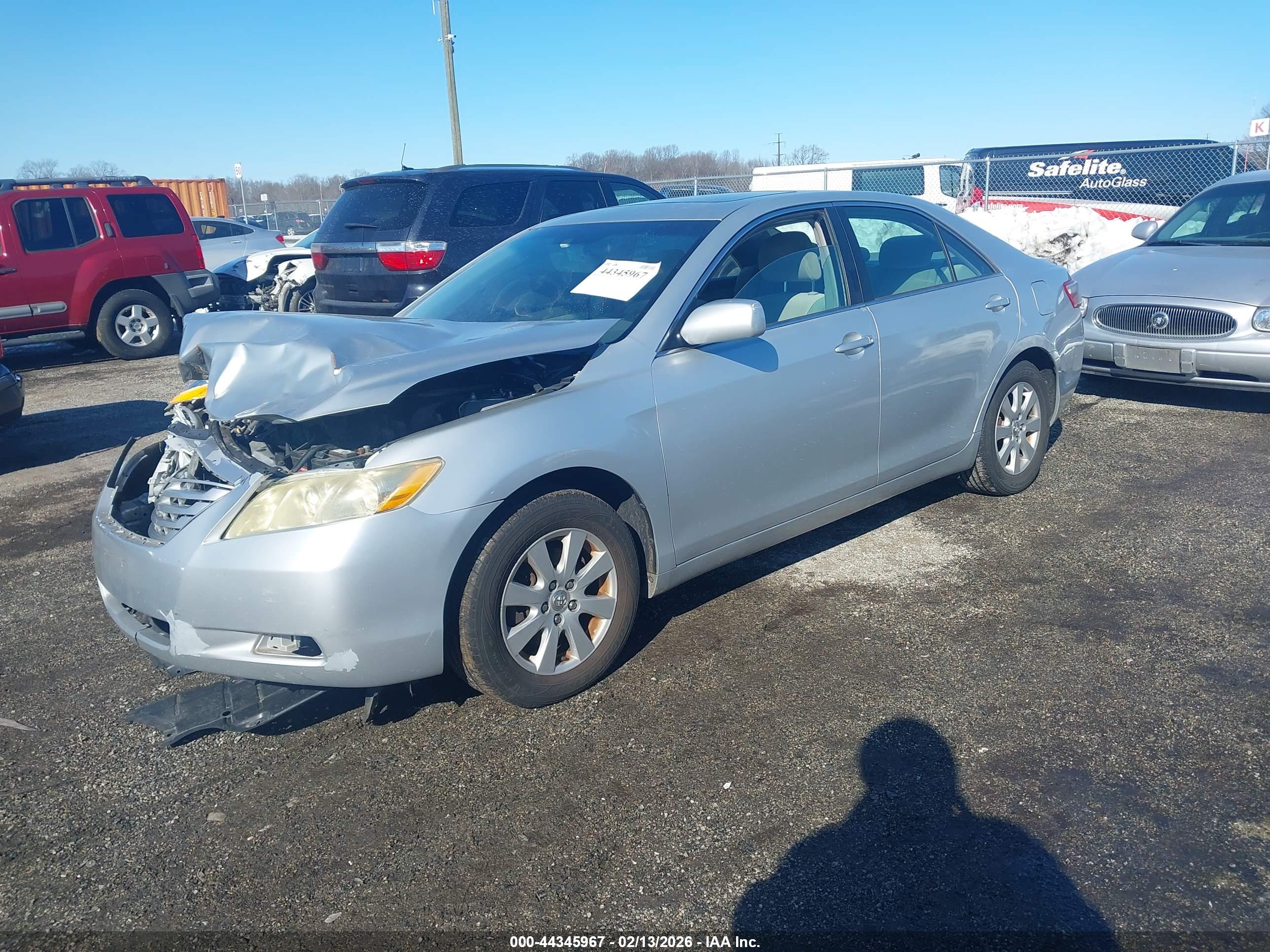 TOYOTA CAMRY image 2