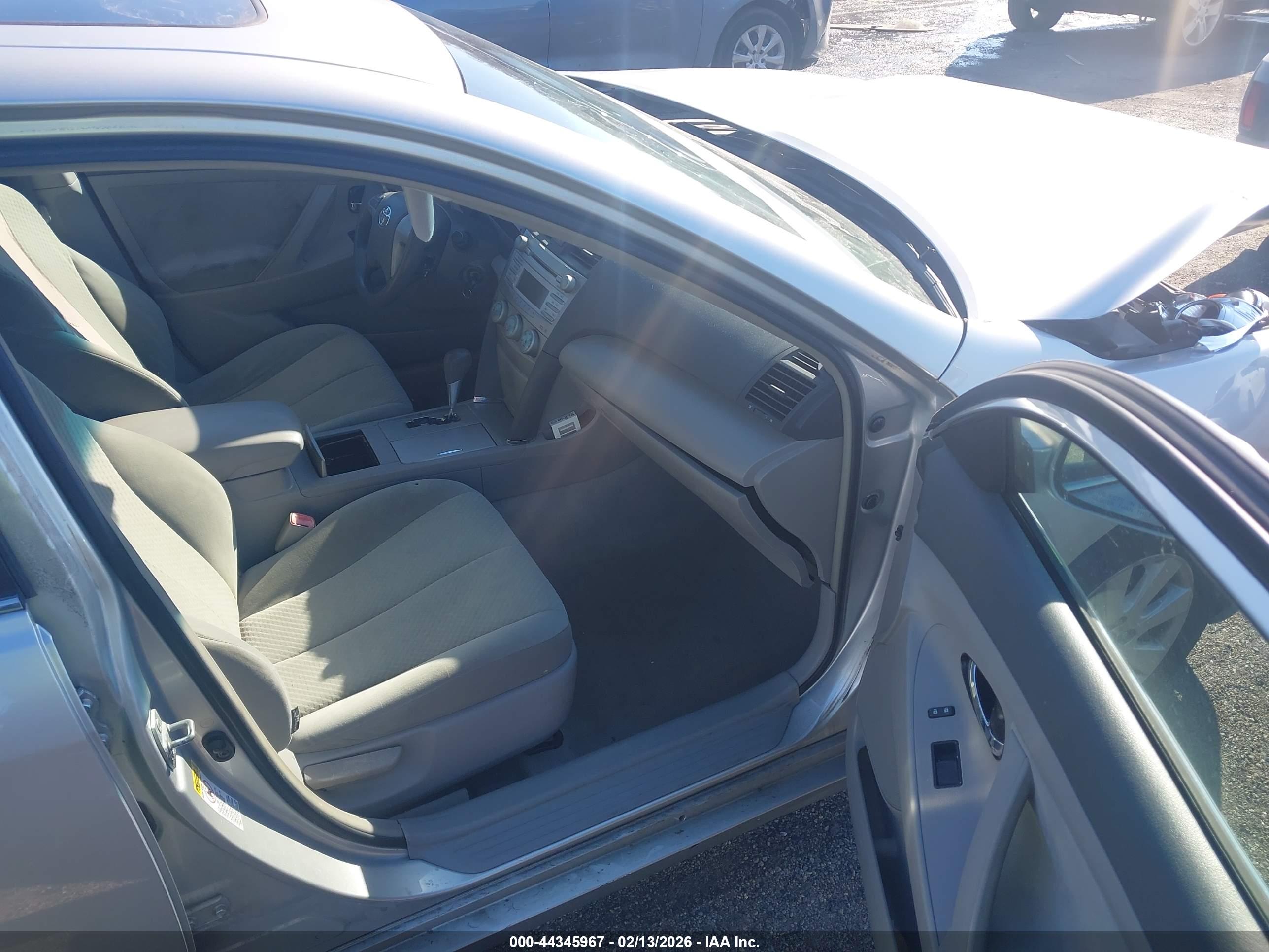 TOYOTA CAMRY image 5