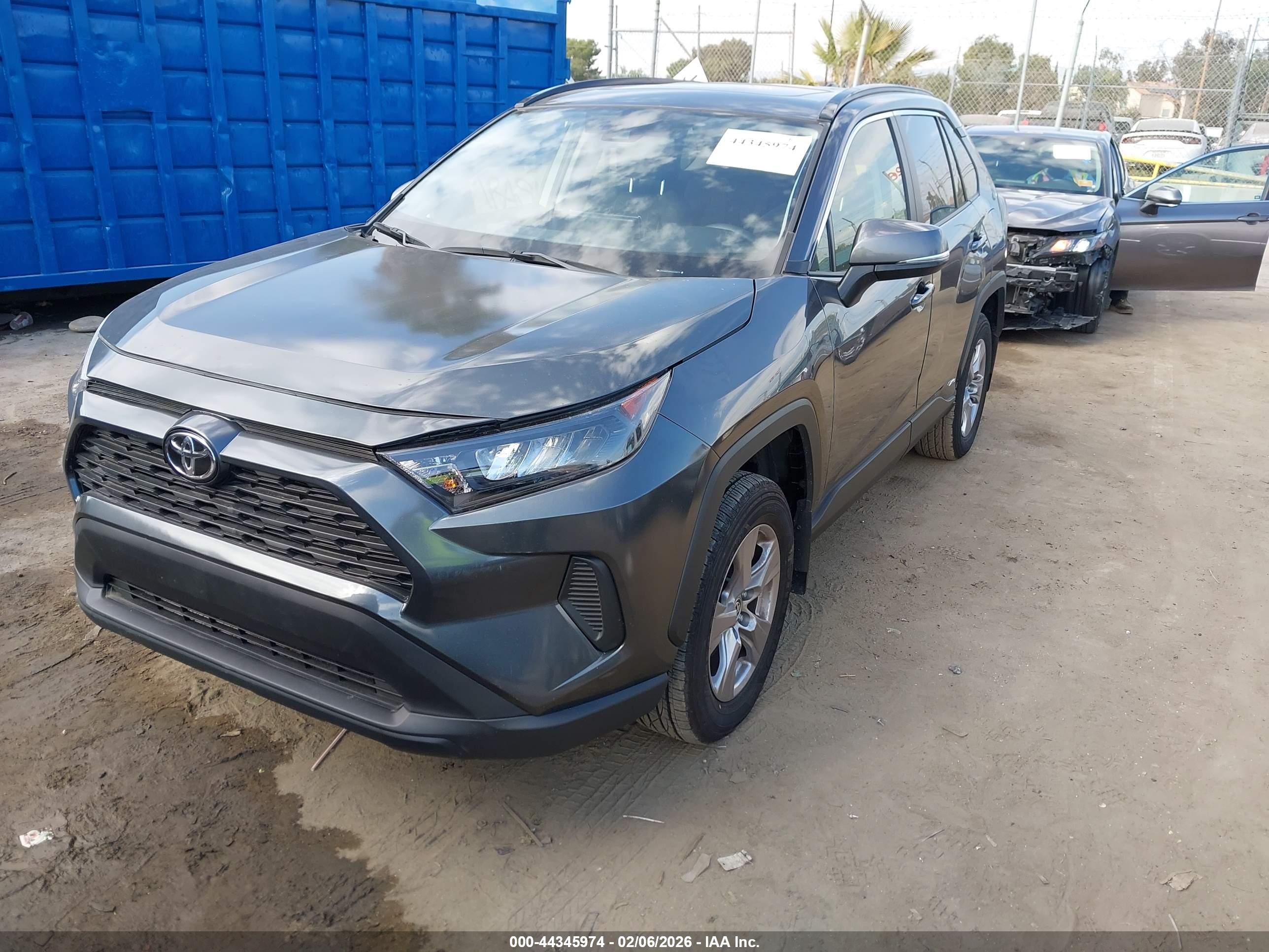 TOYOTA RAV4 image 2
