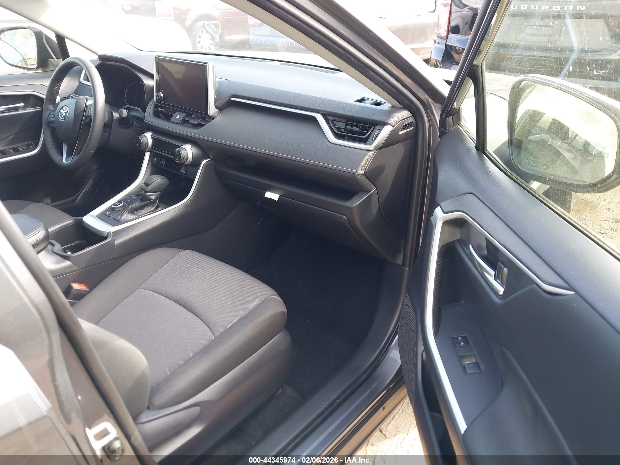 TOYOTA RAV4 image 5