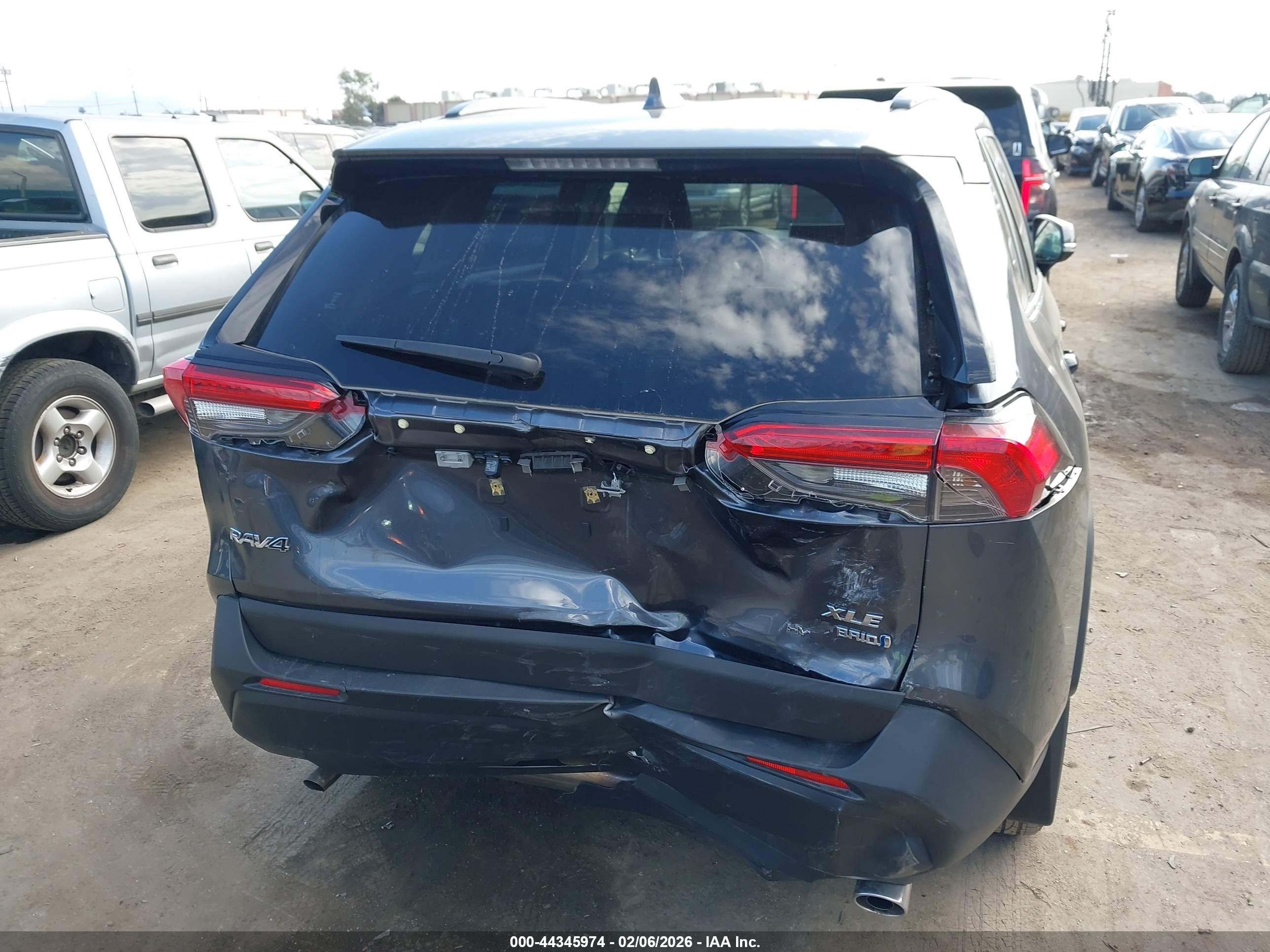 TOYOTA RAV4 image 6