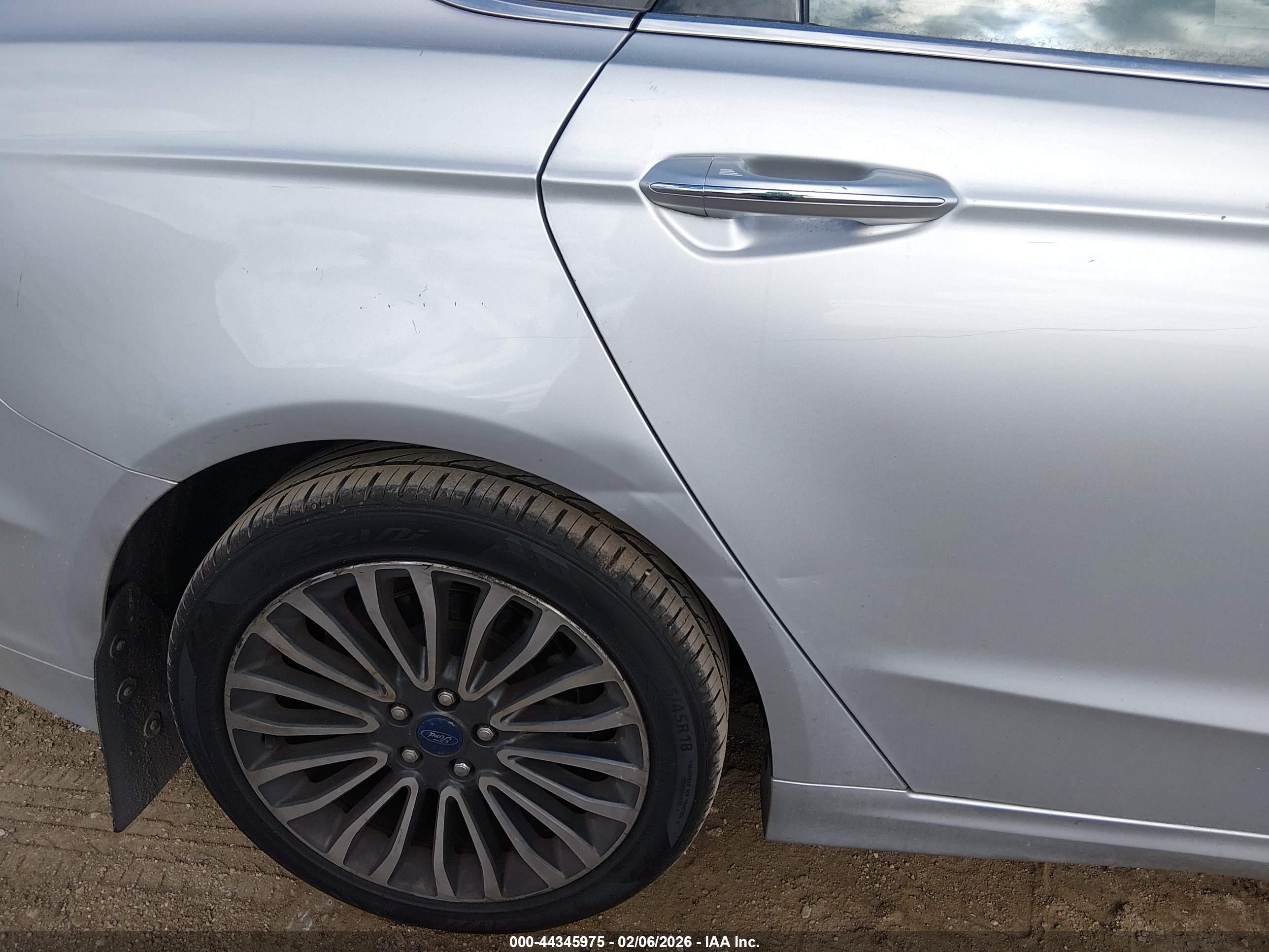 FORD FUSION image 6